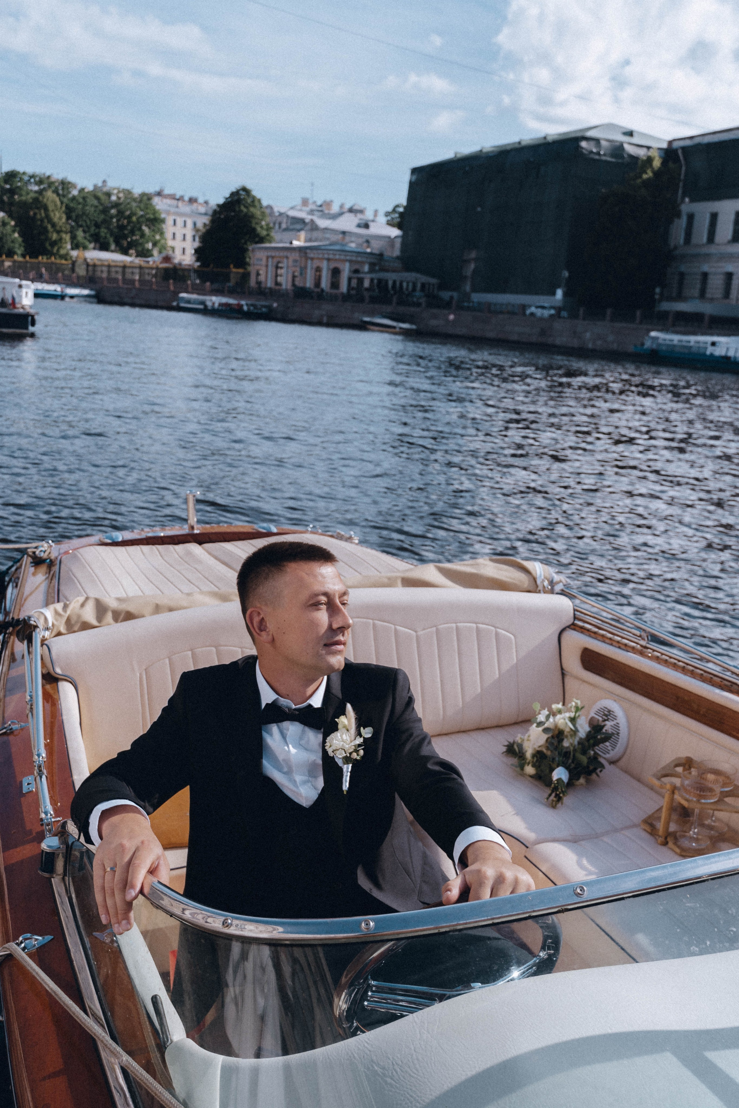 СВАДЕНБНАЯ СЬЕМКА НА КАТЕРЕ ПО КАНАЛАМ САНКТ-ПЕТЕРБУРГА И В АКВАТОРИИ НЕВЫ. Профессиональный фотограф, Санкт-Петербург — Виктория Богомолова