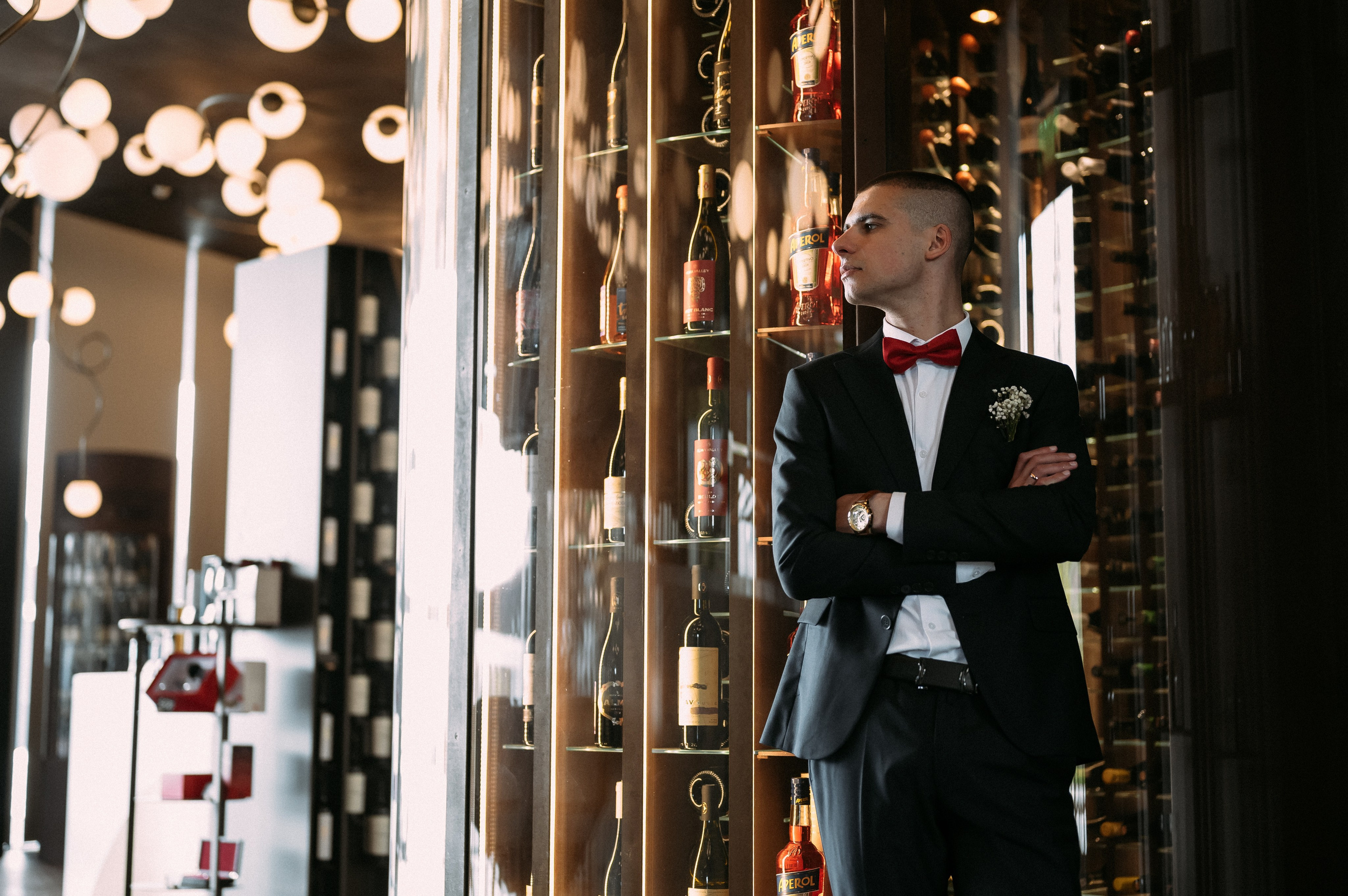 Свадебное утро и прогулка красивой яркой пары. Свадебный и семейный фотограф в Симферополе Дарья Маркова