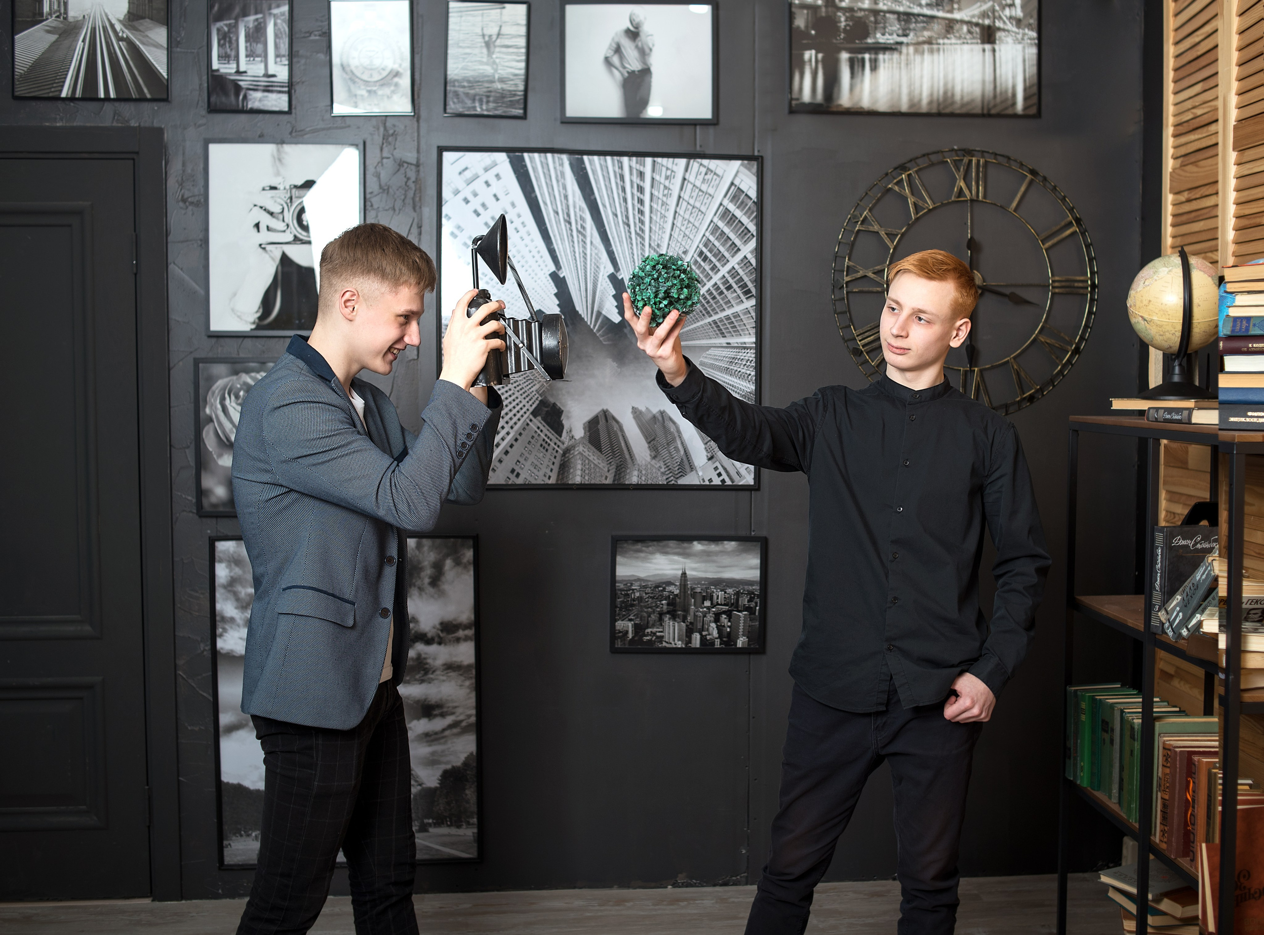 Пример съемки старшеклассников для альбома с наполнение «премиум» стиль съемки классический. Выпускные альбомы для школ и детских садов в Иваново