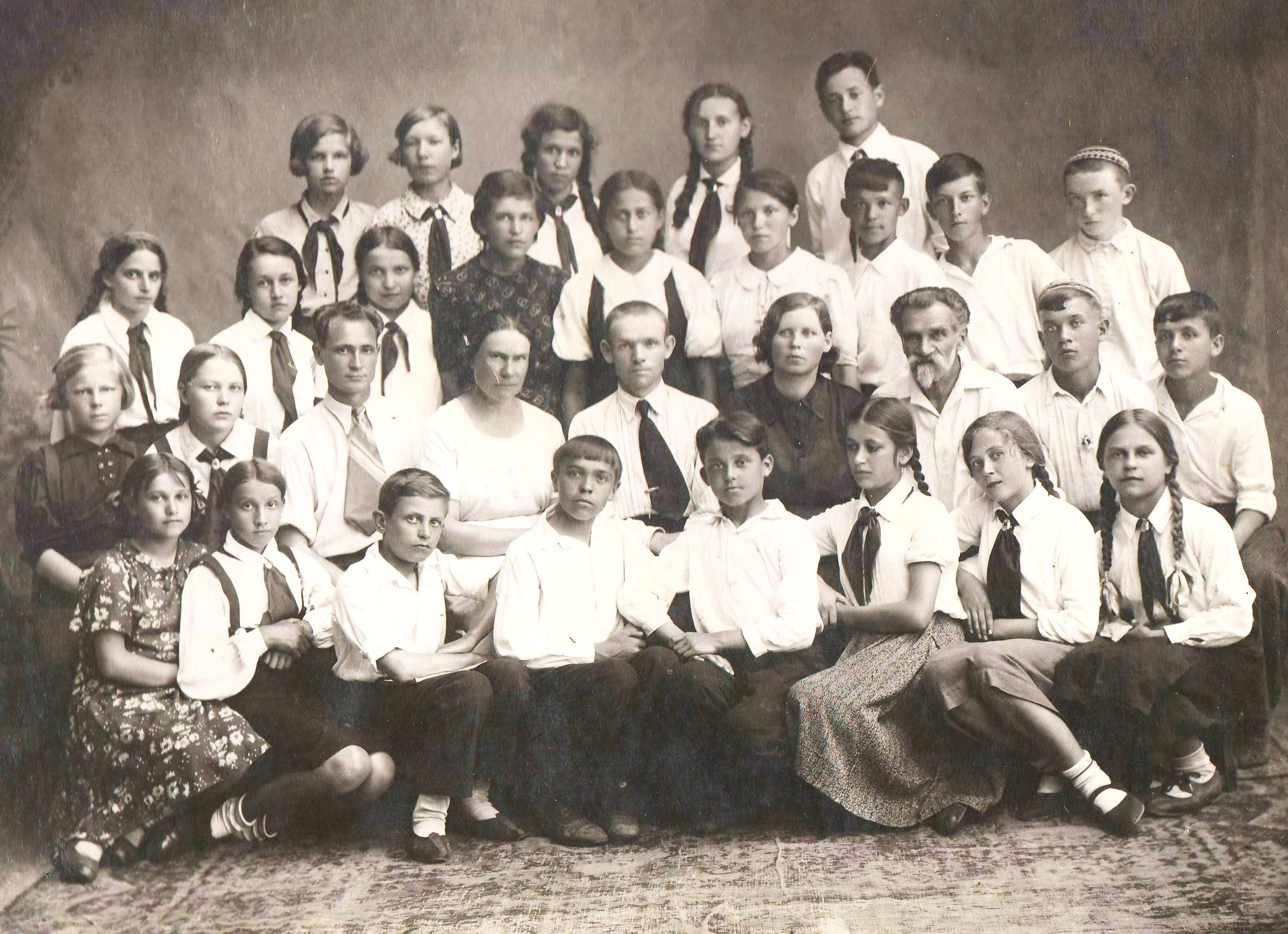 Выпуск  1942 г.  в 7-м кл.