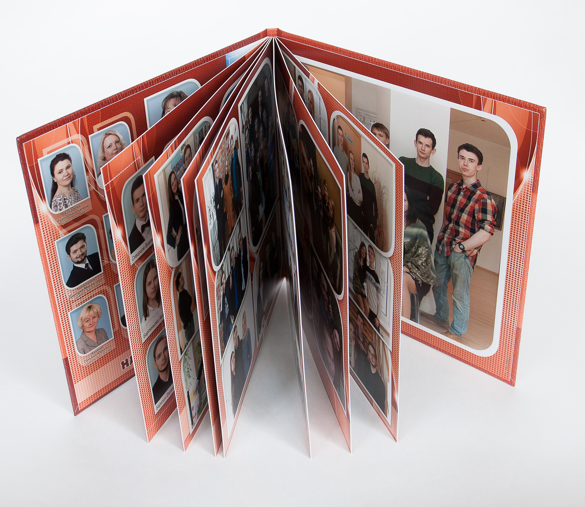 Традиционные выпускные альбомы для 9 и 11 классов в Вологде