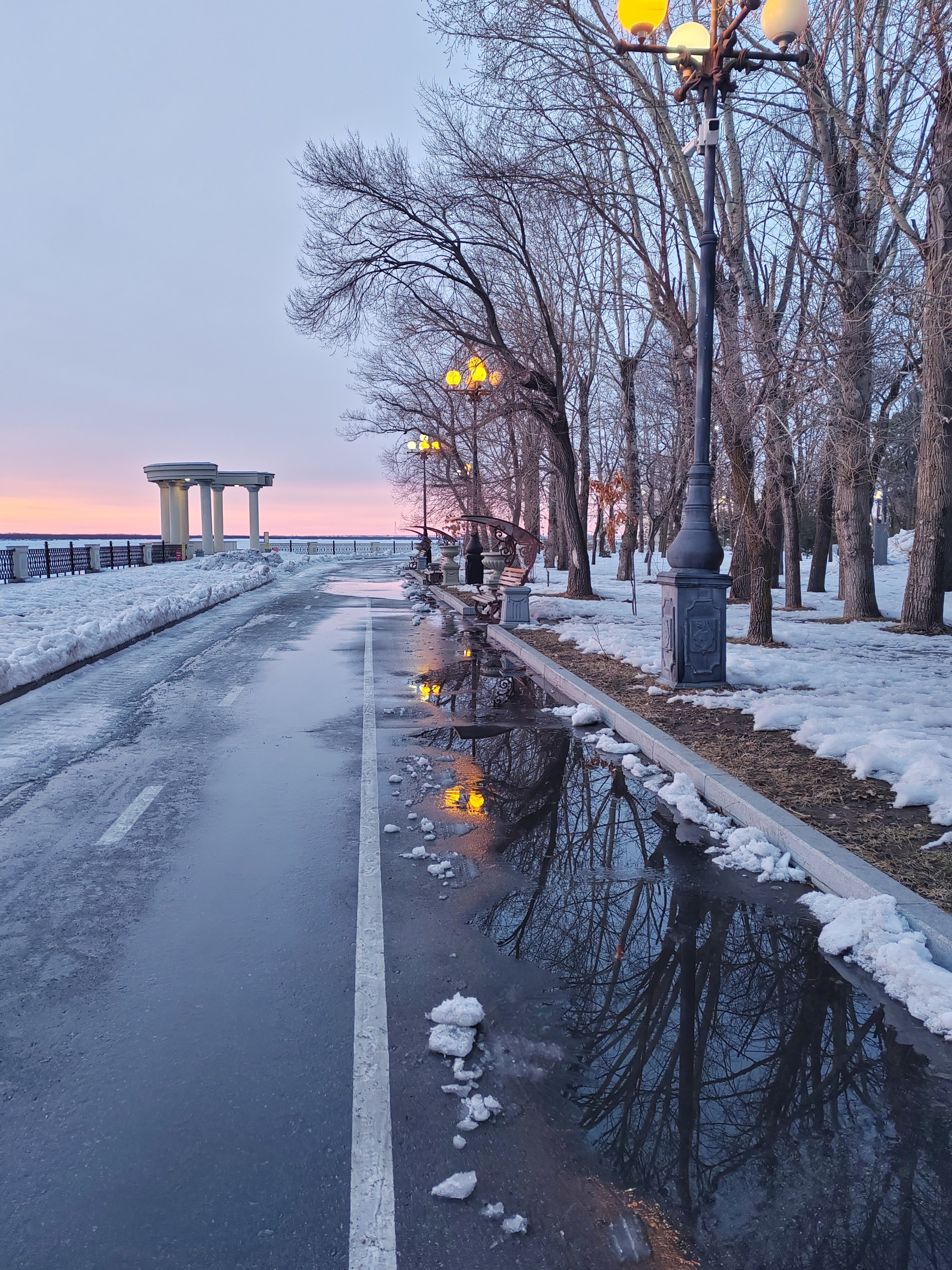 Стадион имени Ленина в Хабаровске, весна, закат