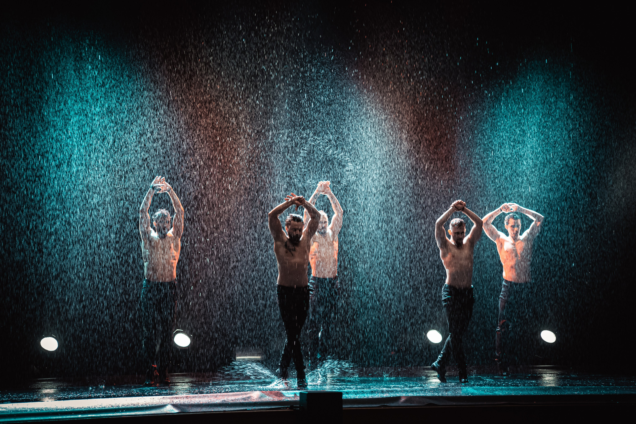 Шоу под дождем, Гранд Холл Сибирь, 20.02.2026. Фотограф Регина Крикунова г. Красноярск