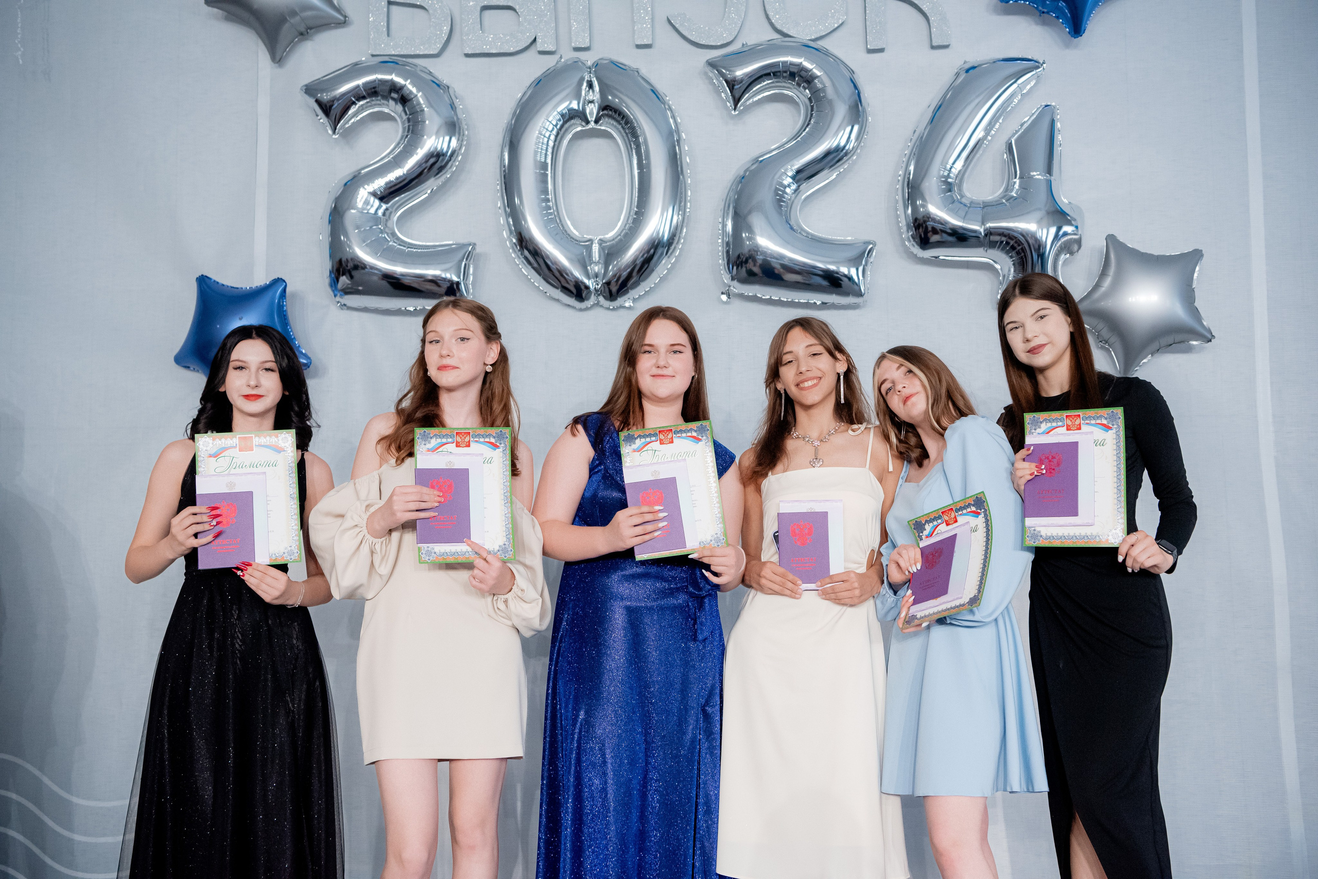 86 школа. Вручение. ДК Тракторозаводского района. Фотограф в Волгограде и Волжском Александр Горбань