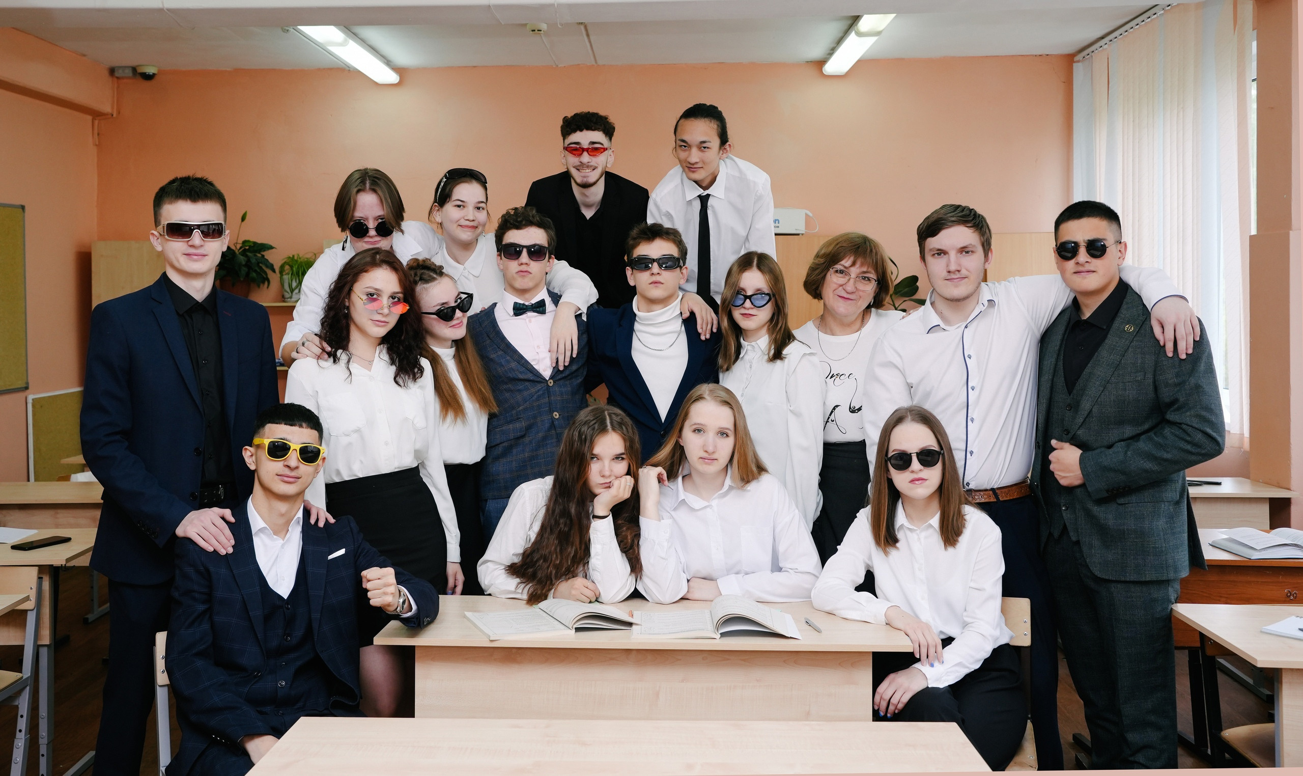 Групповой портрет в классе. Forteens Выпускные альбомы в Нижнем Новгороде