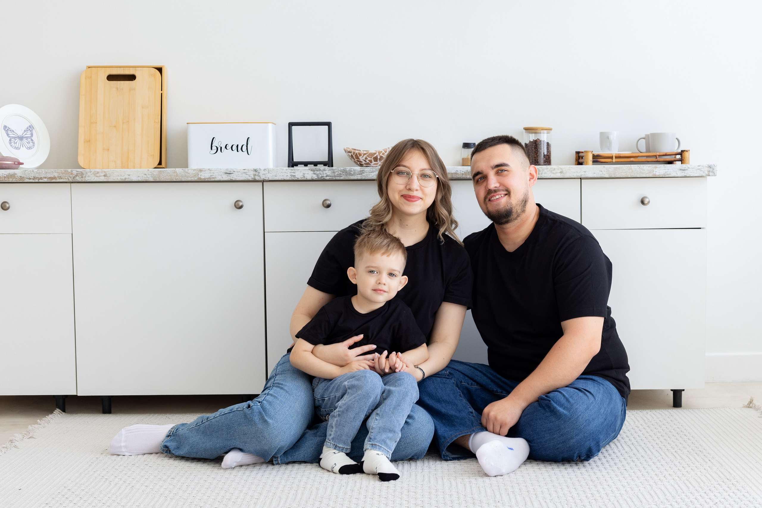 Семейная фотосессия в студии (Михаил, Крестина и Макар). Женский фотограф в Орске Новотроицке Динара Долганова