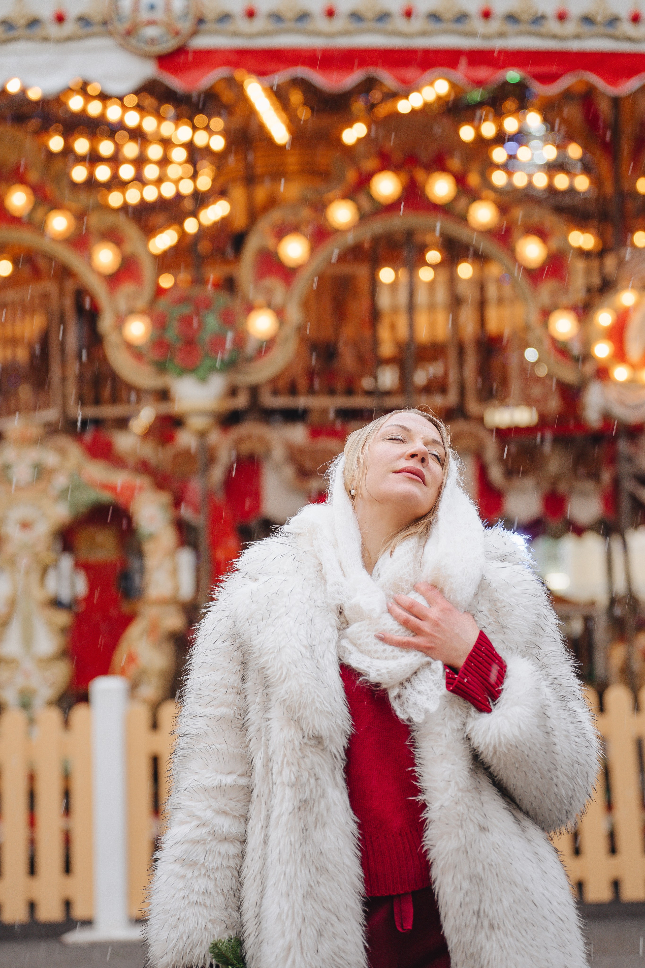 ПРОГУЛКА НА МАНЕЖНОЙ ПЛОЩАДИ ДЛЯ ДЕВУШКИ ПЕРЕД НОВЫМ ГОДОМ (НОВОГОДНЯЯ ФОТОСЕССИИЯ НА МАНЕЖНОЙ ПЛОЩАДИ). Профессиональный фотограф, Санкт-Петербург — Виктория Богомолова