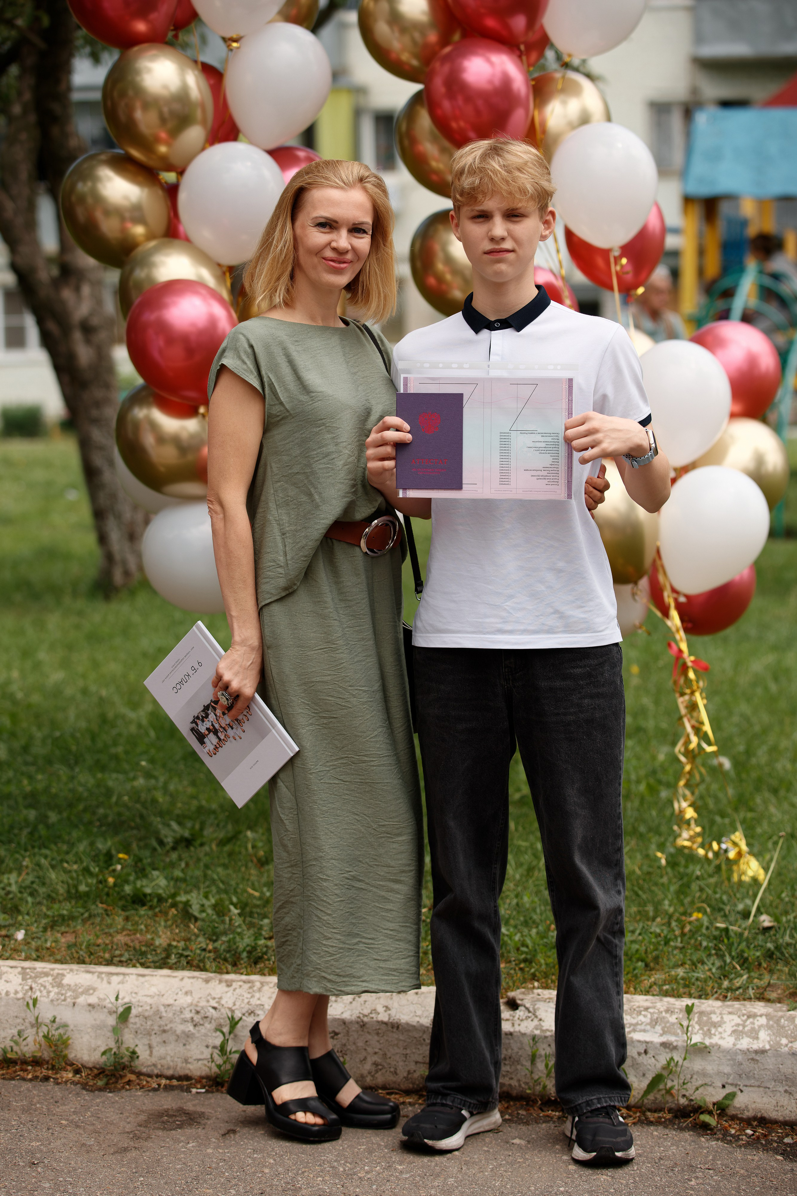 Вручение аттестатов Школа № 57. Семейный фотограф — Макс Белогрудов