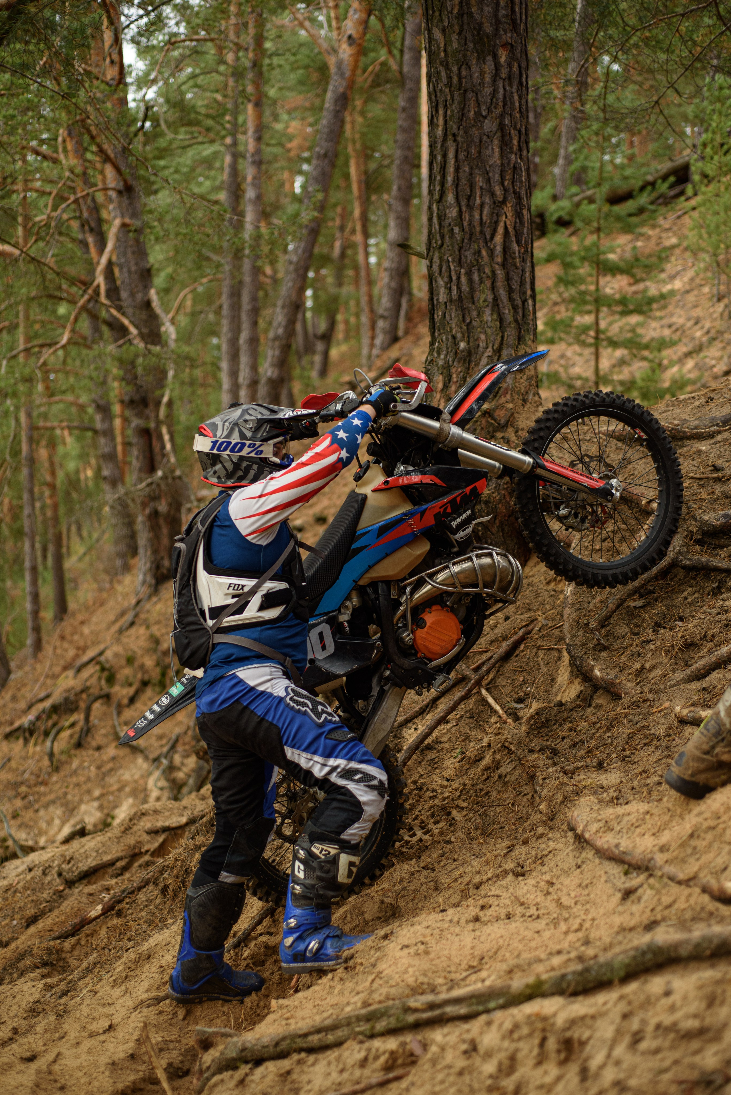 «Witch HATE». Мотофотограф в Нижнем Новгороде Динара Зуйкова