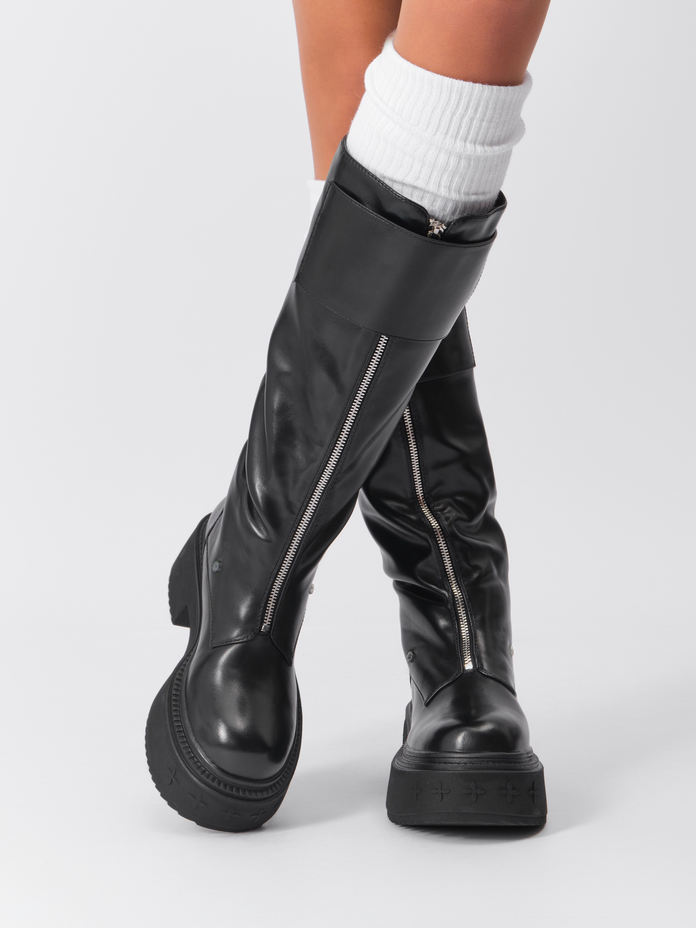 Сапоги жен. Фотостудия для Wildberries Ozon