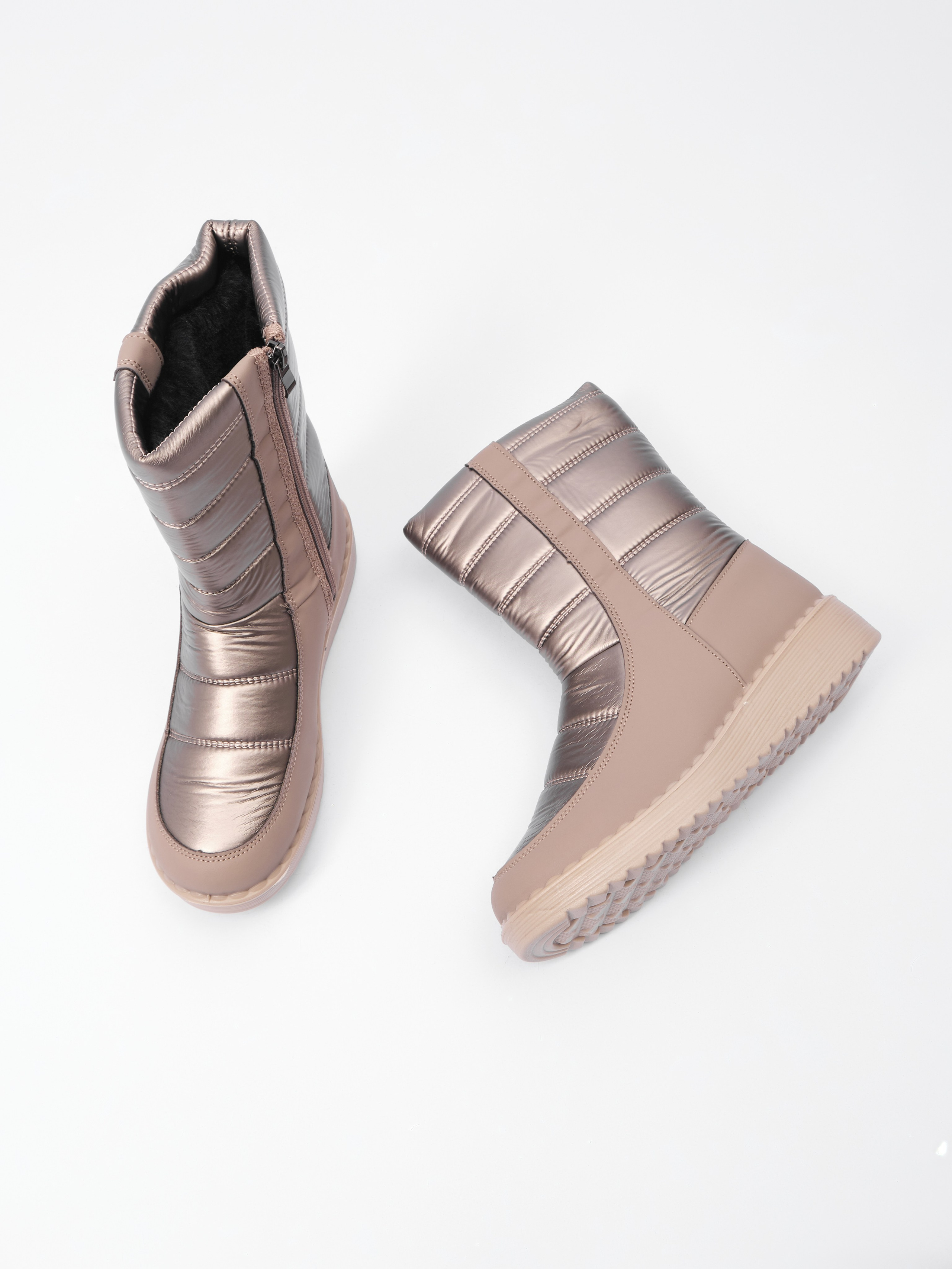 Зимние дутики. Фотостудия для Wildberries Ozon