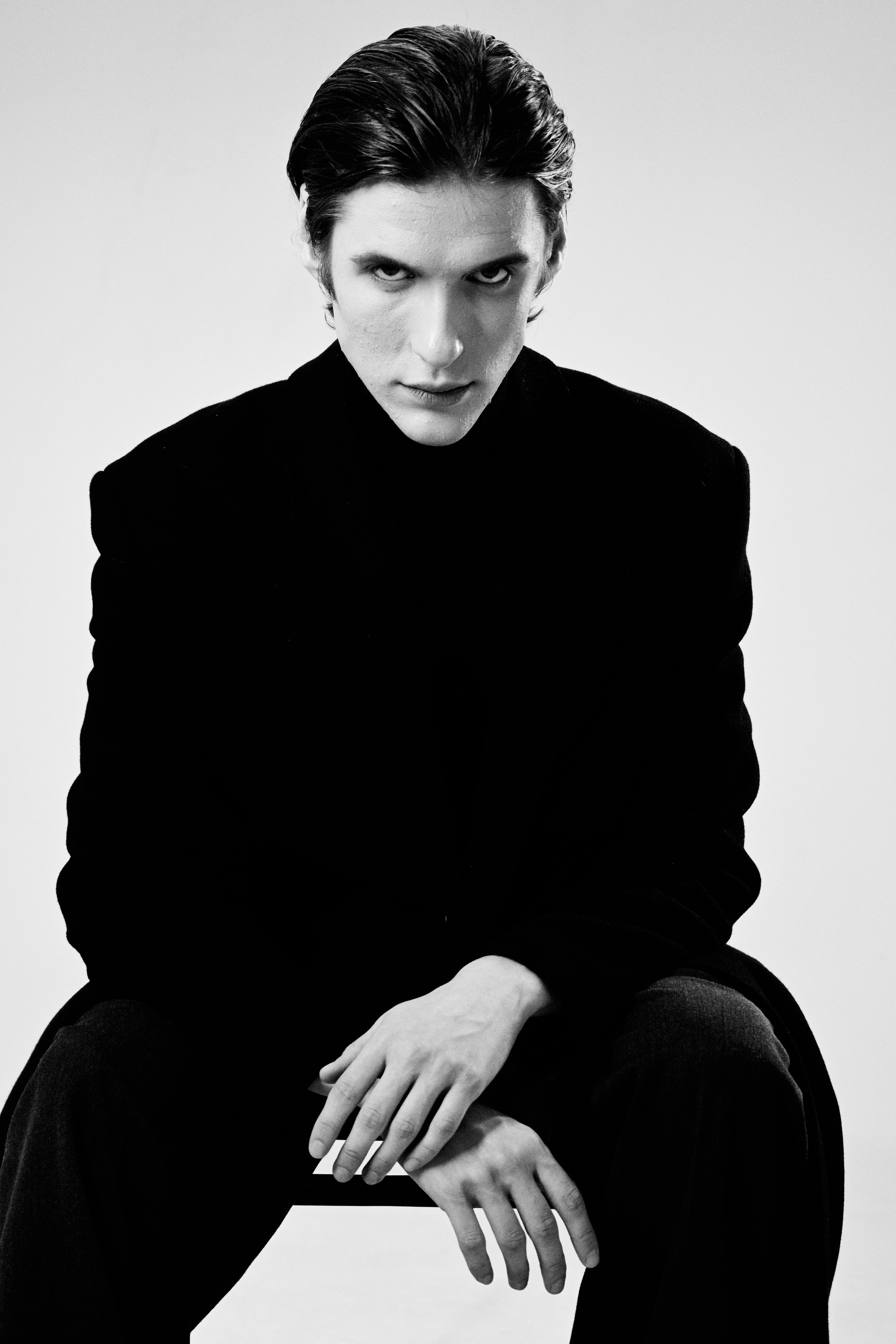 Мужской портрет в стиле фильма "Матрица"