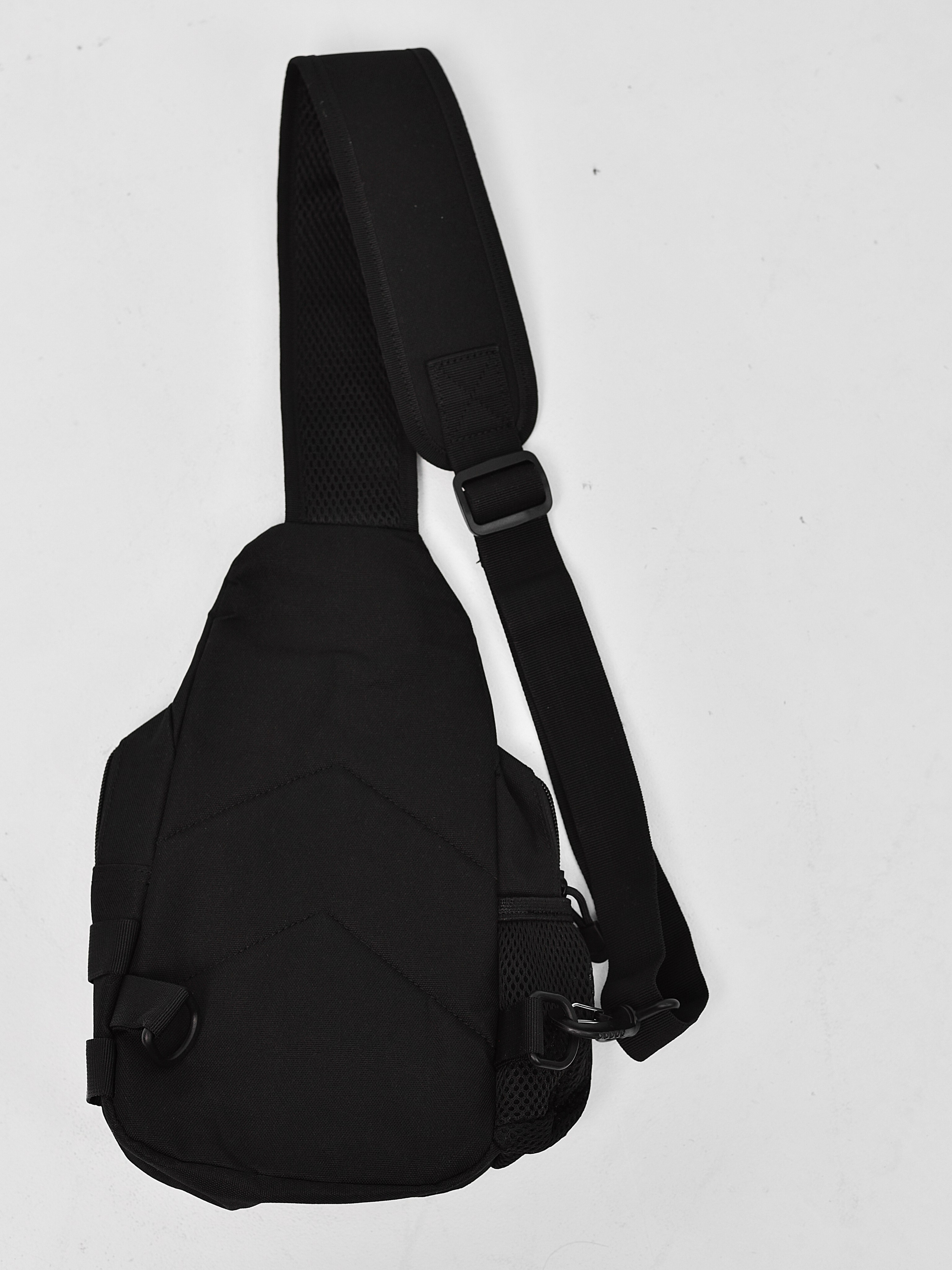 Кейс «Мужские сумки» для маркетплейсов. Фотограф Таина Комбарова