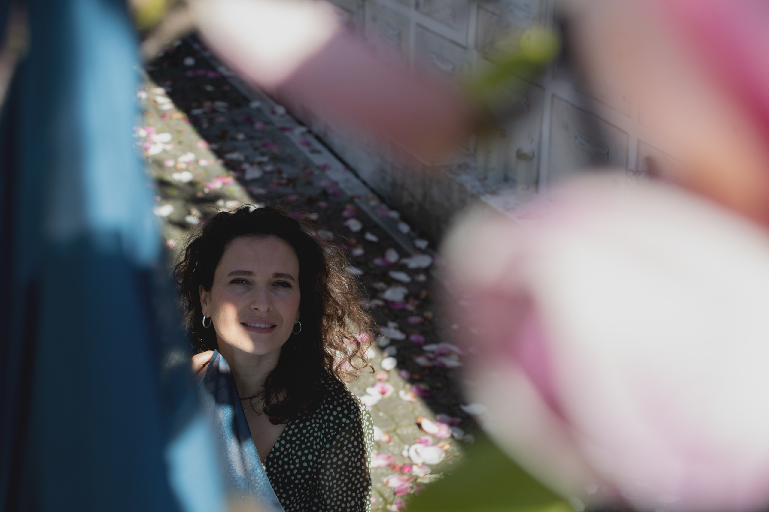 MARIA with Magnolias. Anastasiia Antoniuk portrait, family and couple photographer, Portugal