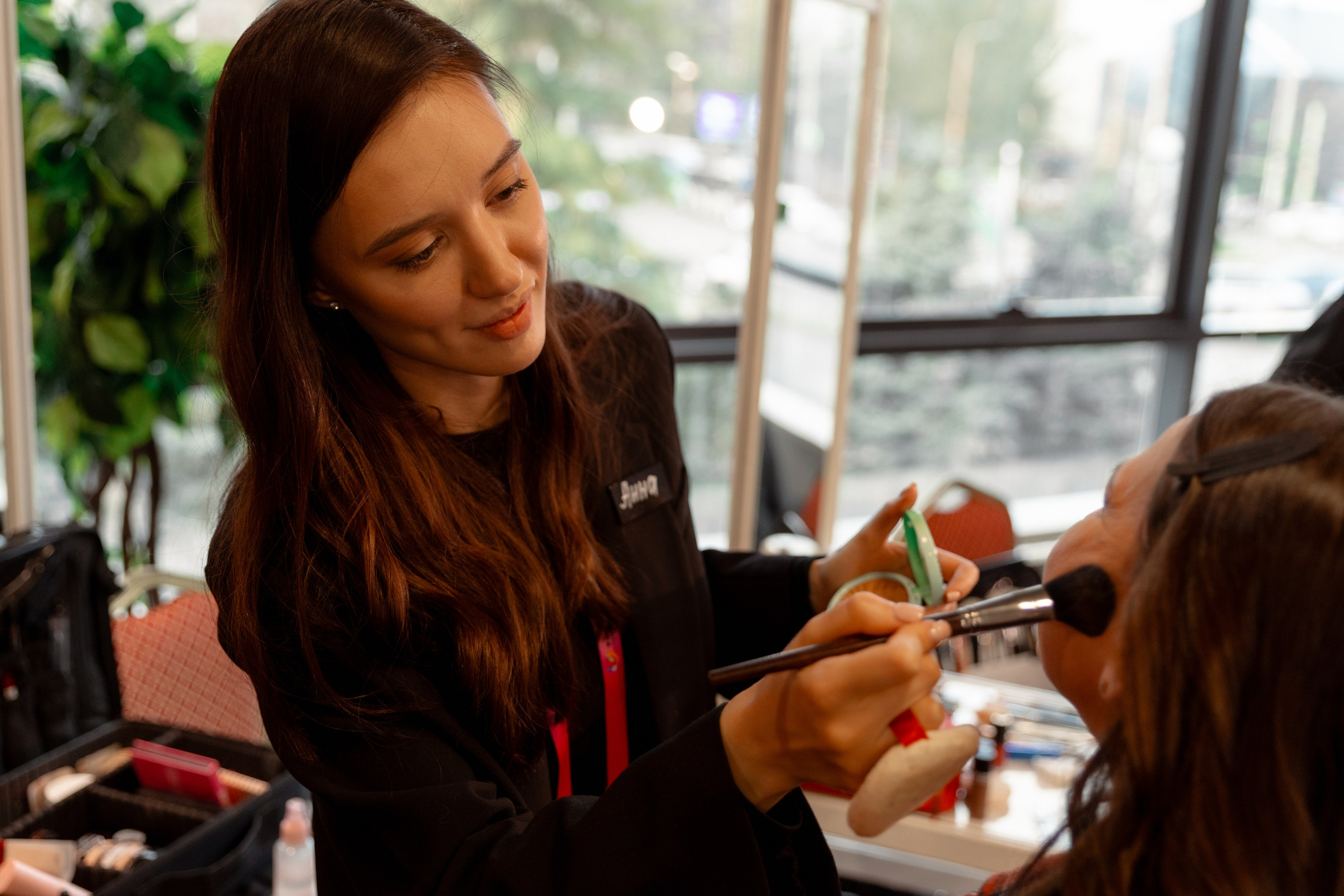 Backstage makeup. Благотворительный конкурс «Голос еще краше». 2025. Фотограф в Ростов-на-Дону Виктория Савчук