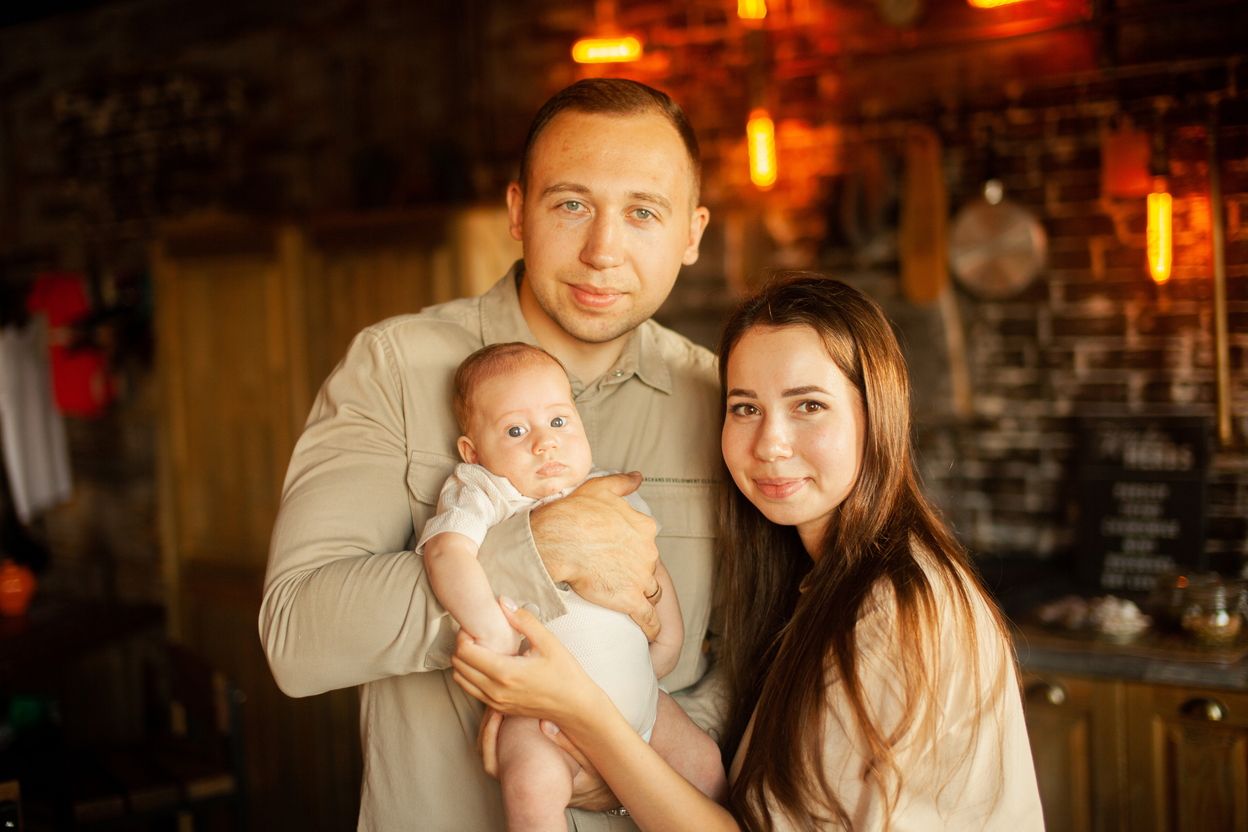 Семейная фотосессия в фотостудии и дома с новорожденным малышом. Фотограф на крещение и венчание в Нижнем Новгороде.Свадебный Фотограф