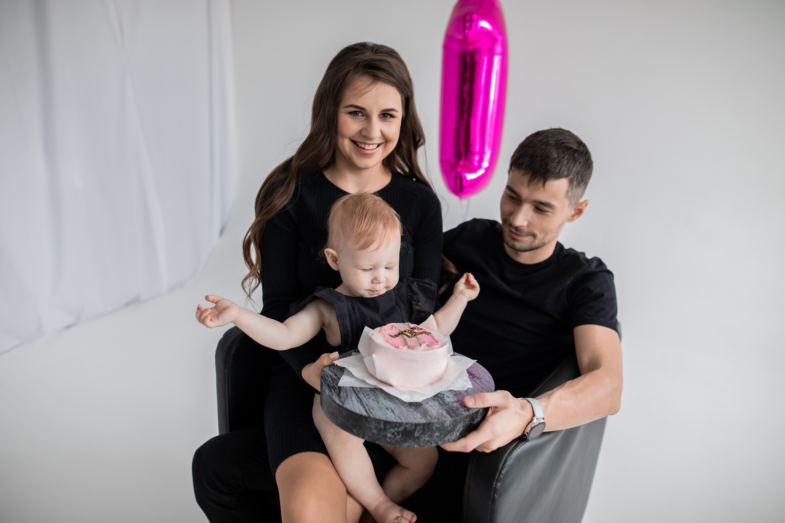 Семейная фотосессия в фотостудии или дома Нижний Новгород. Фотограф на крещение и венчание в Нижнем Новгороде.Свадебный Фотограф