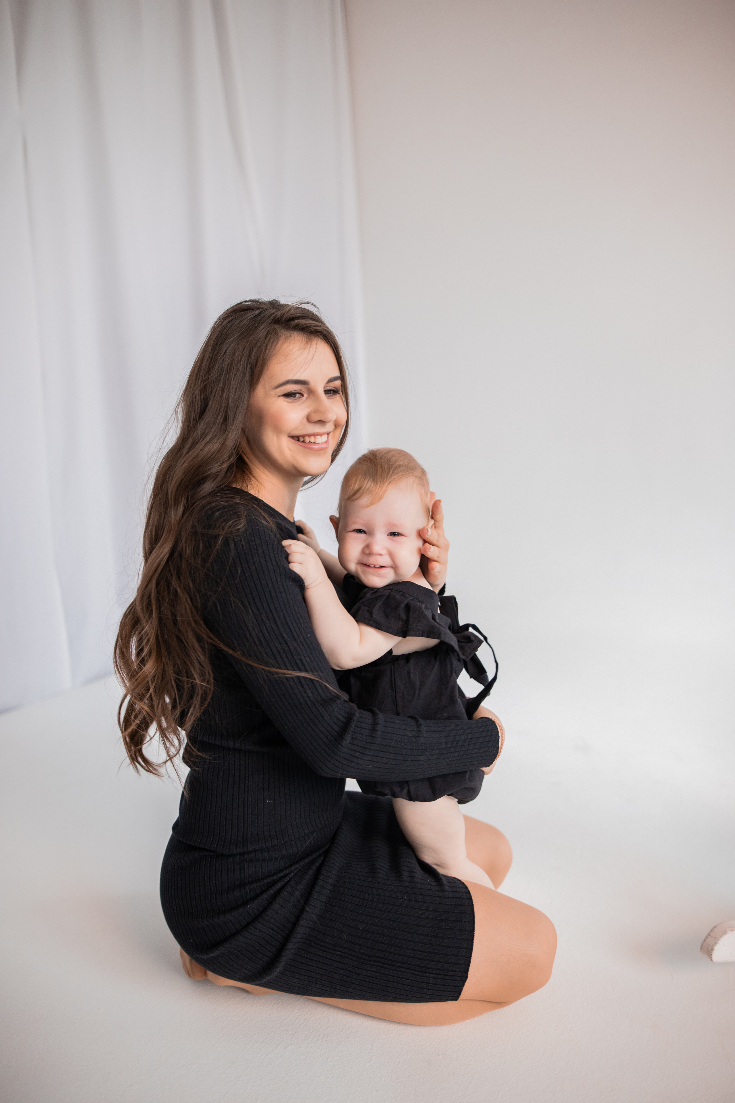 Семейная фотосессия в фотостудии или дома Нижний Новгород. Фотограф на крещение и венчание в Нижнем Новгороде.Свадебный Фотограф