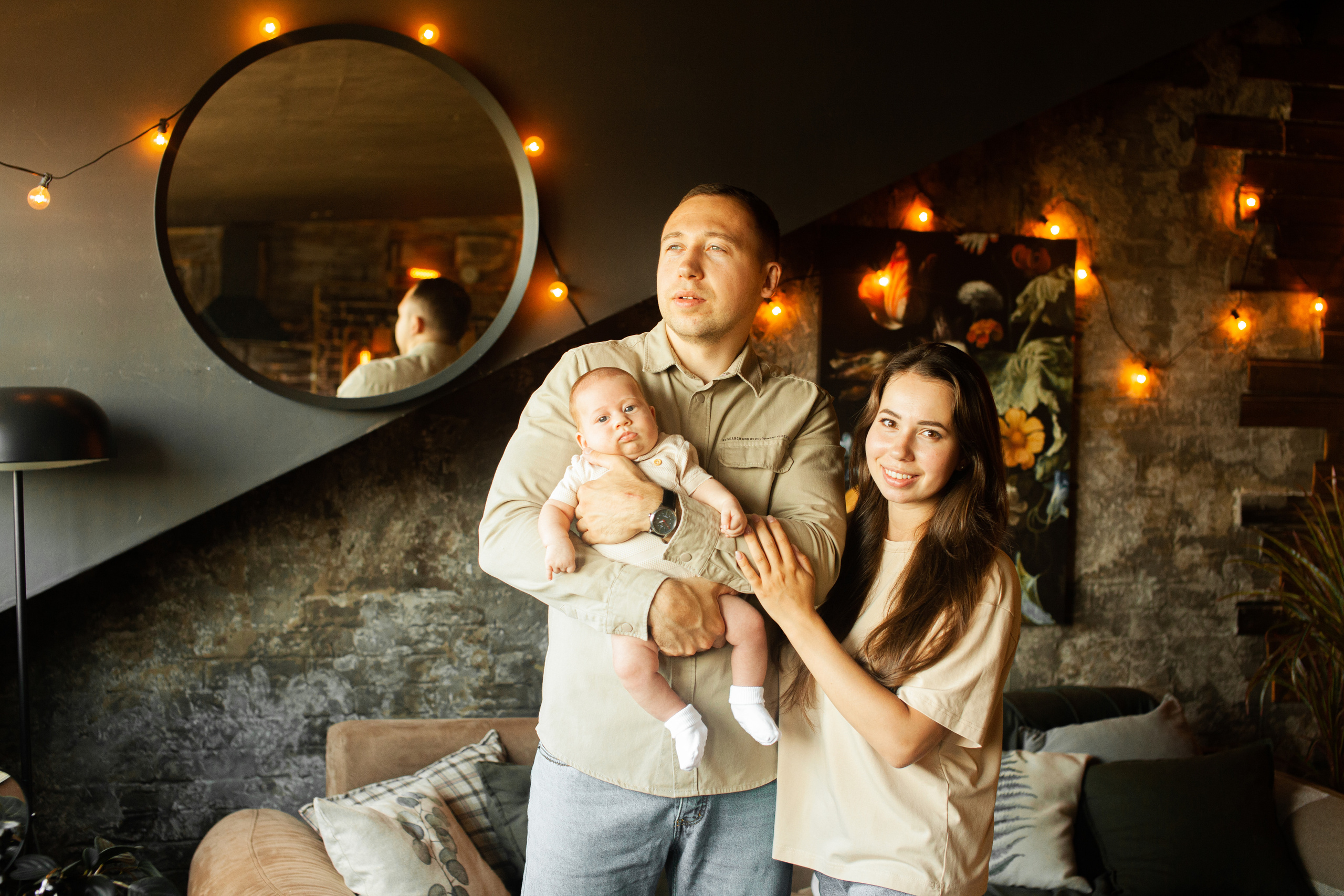 Семейная фотосессия в фотостудии и дома с новорожденным малышом. Фотограф на крещение и венчание в Нижнем Новгороде.Свадебный Фотограф