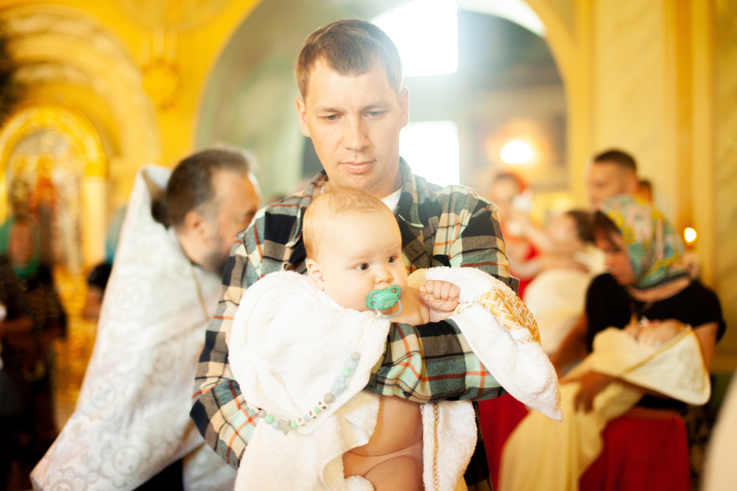 Крещение в Храме в честь святых Жен Мироносиц. Фотограф на крещение и венчание в Нижнем Новгороде.Свадебный Фотограф