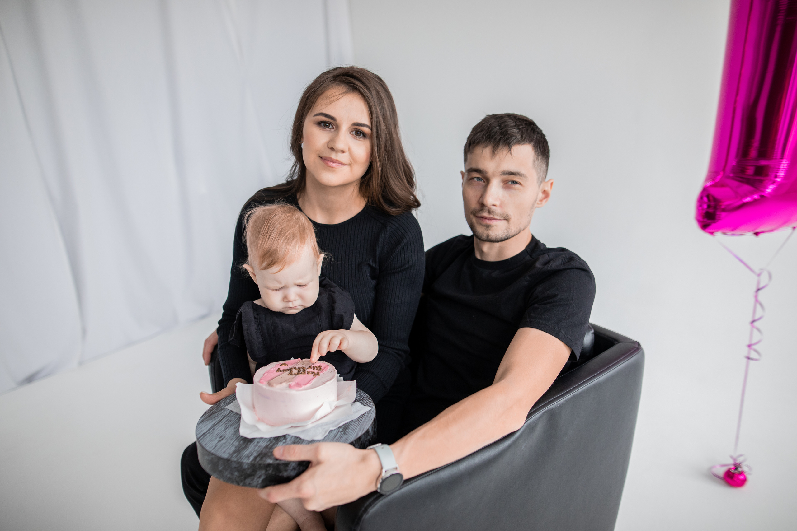 Семейная фотосессия в фотостудии или дома Нижний Новгород. Фотограф на крещение и венчание в Нижнем Новгороде.Свадебный Фотограф