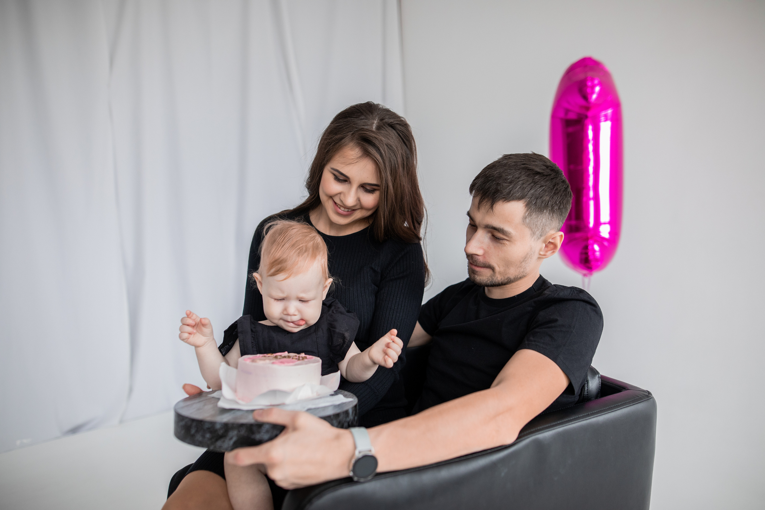 Семейная фотосессия в фотостудии или дома Нижний Новгород. Фотограф на крещение и венчание в Нижнем Новгороде.Свадебный Фотограф