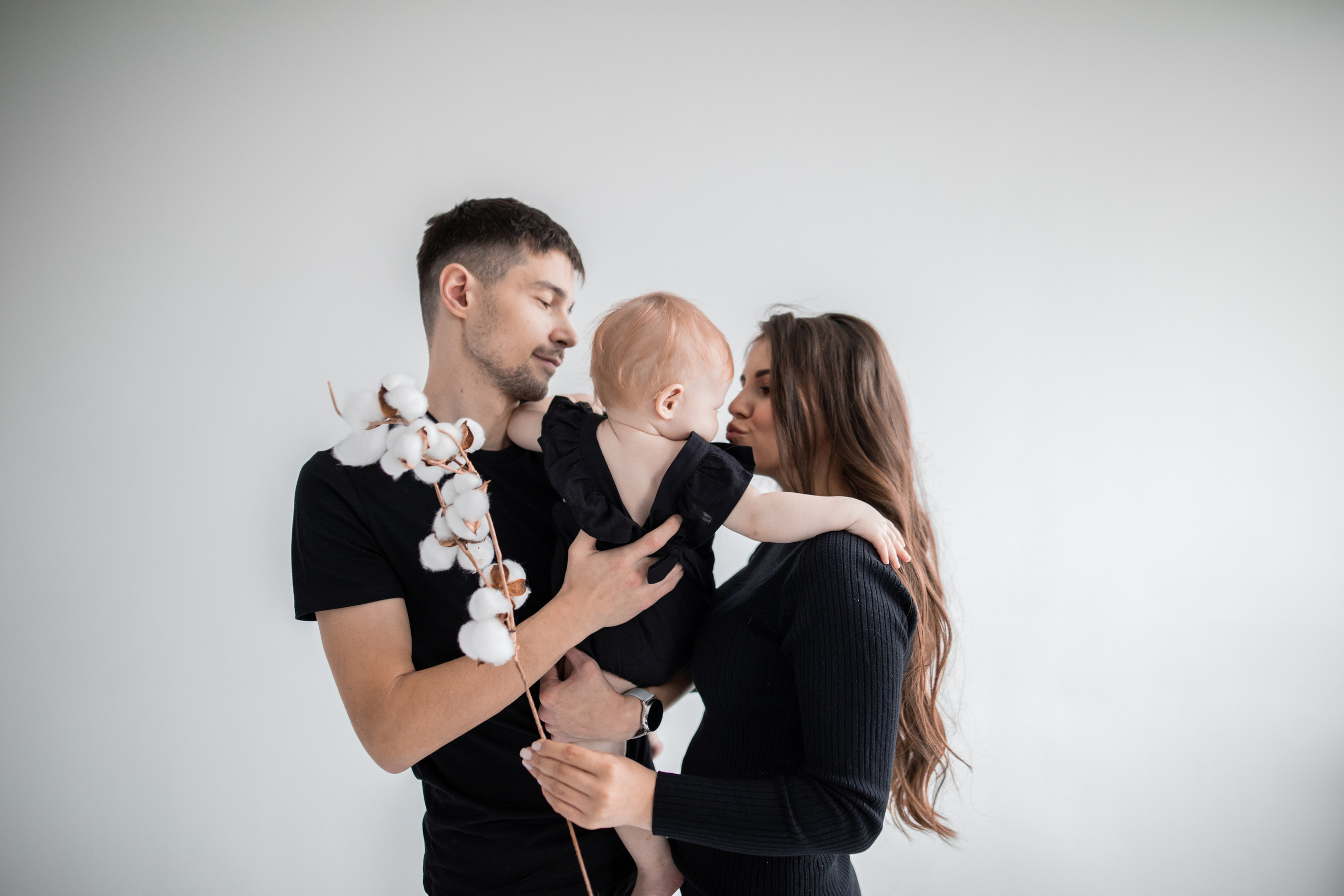 Семейная фотосессия в фотостудии или дома Нижний Новгород. Фотограф на крещение и венчание в Нижнем Новгороде.Свадебный Фотограф