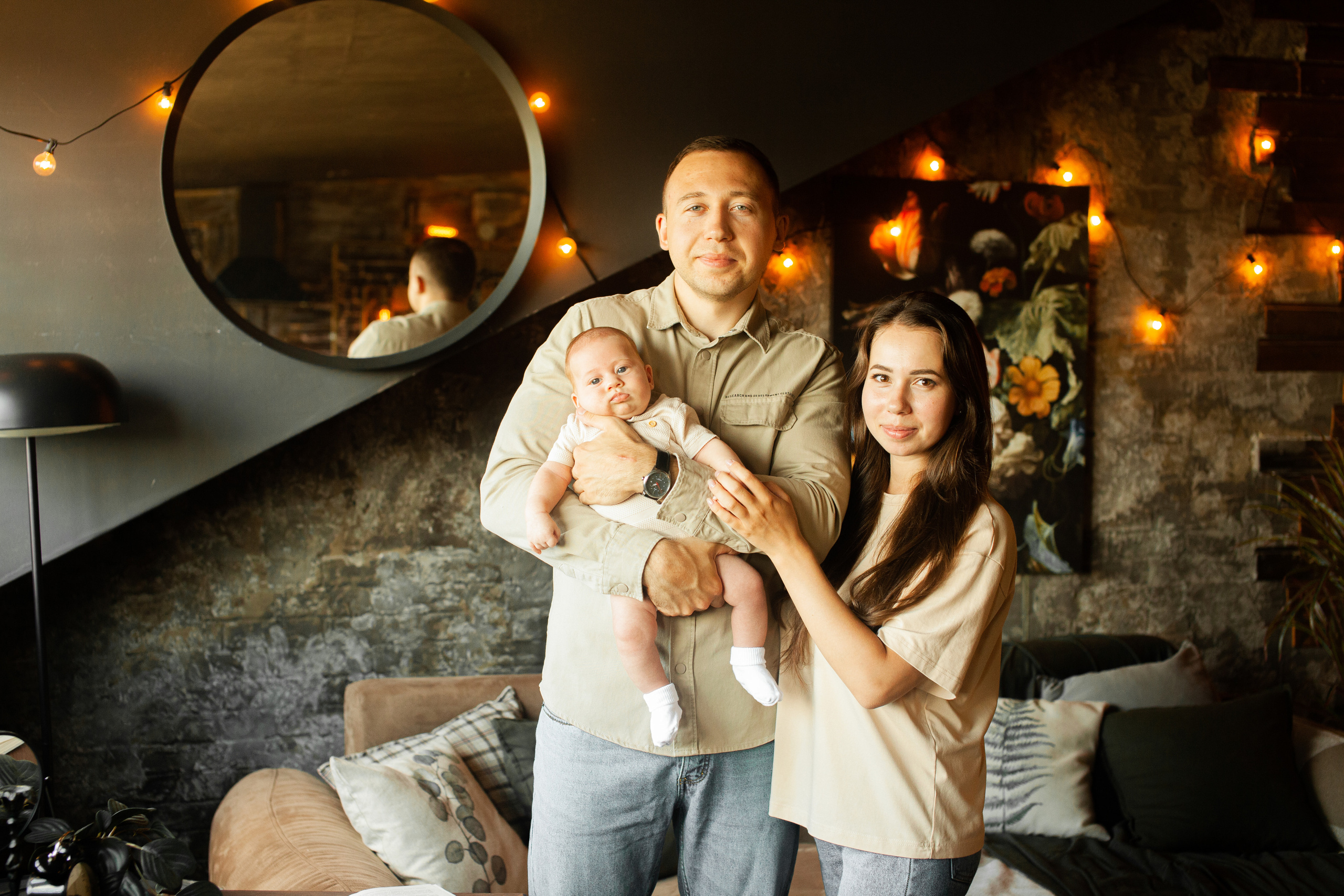 Семейная фотосессия в фотостудии и дома с новорожденным малышом. Фотограф на крещение и венчание в Нижнем Новгороде.Свадебный Фотограф