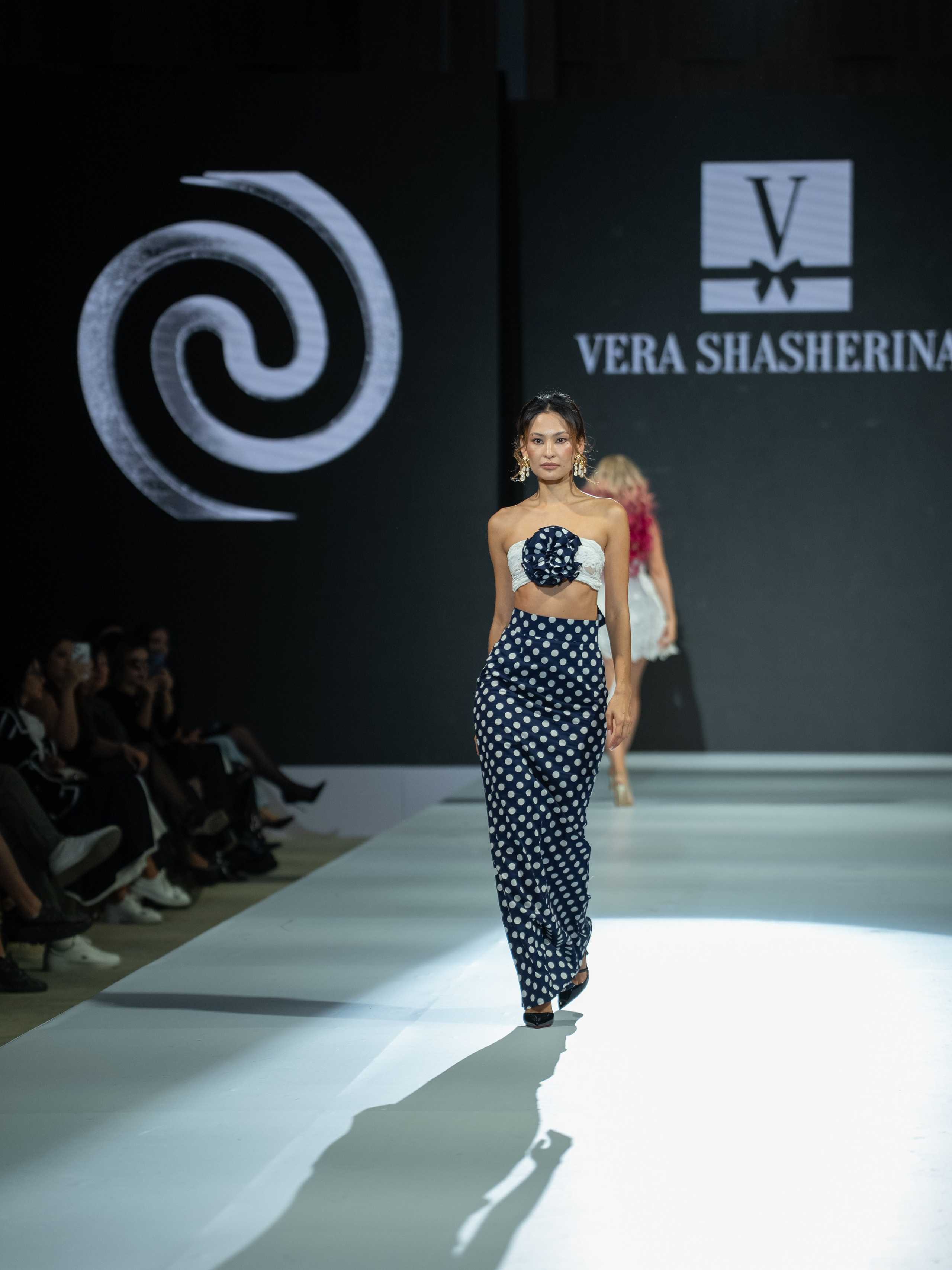 EURASIAN FASHION WEEK Vera Shasherina. Сайт Алматинского НЮ АРТ, будуар и фэшн фотографа Дениса Карпенко