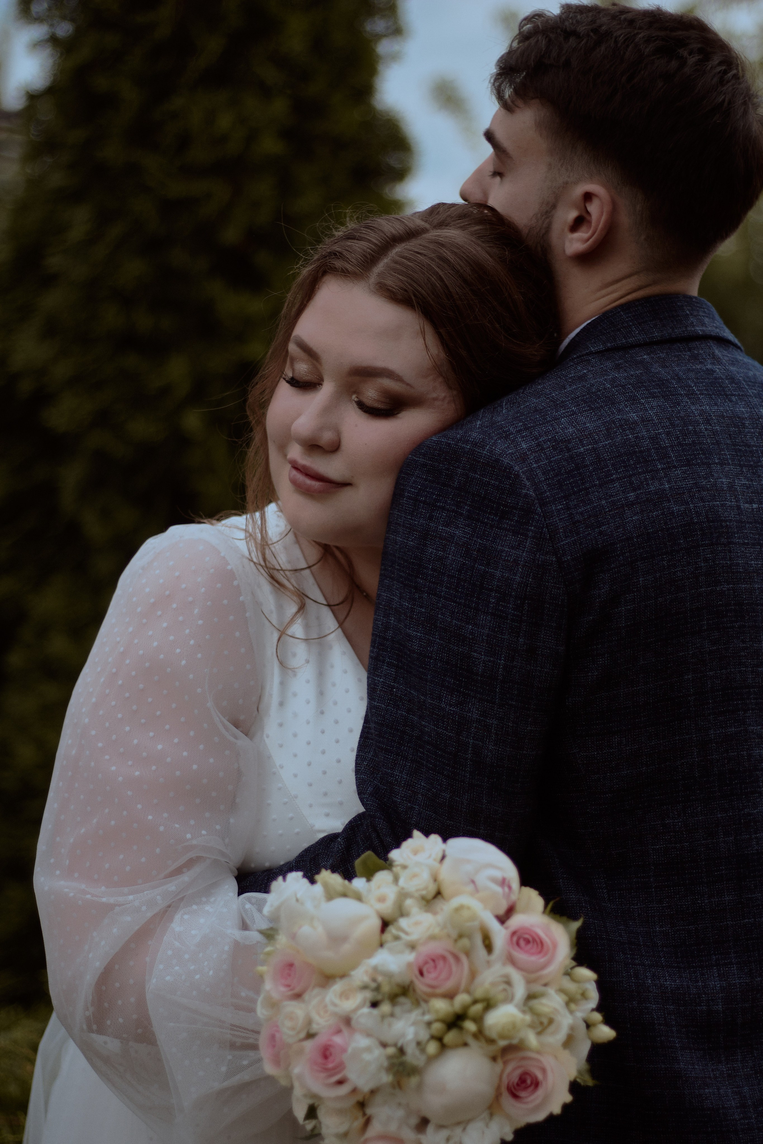 Виктория и Даниэль. Владимирский храм. Фотограф лавстори Москва/МО Приятелева Ангелина