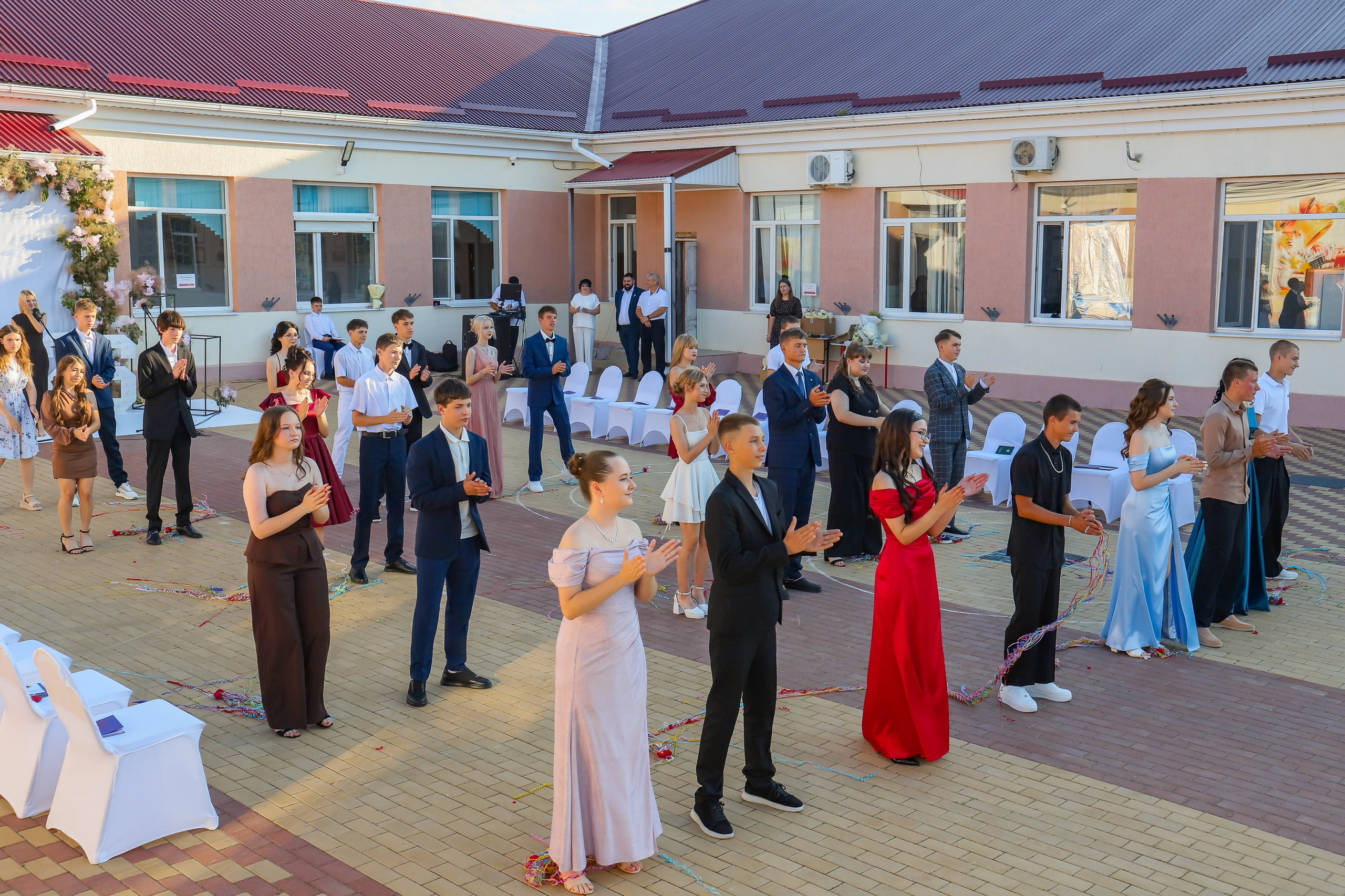 Фотограф и Видеограф на свадьбу в Новопокровской