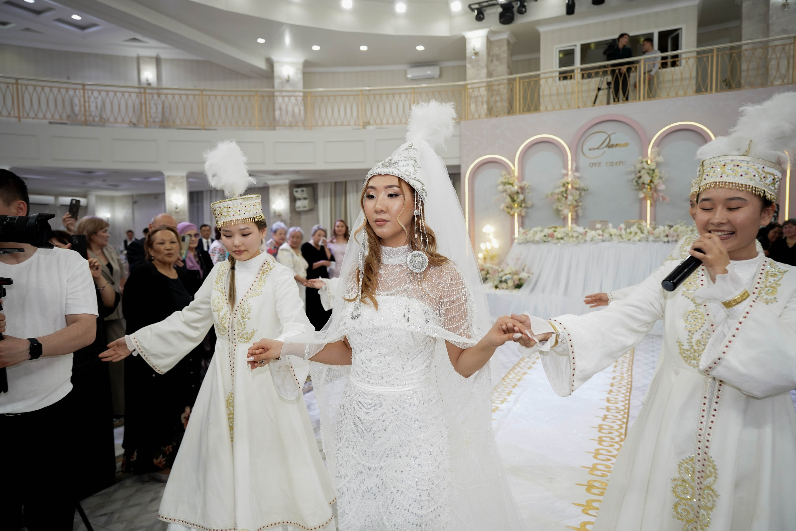 Dana uzatu. Фотограф Ернар Ержанов