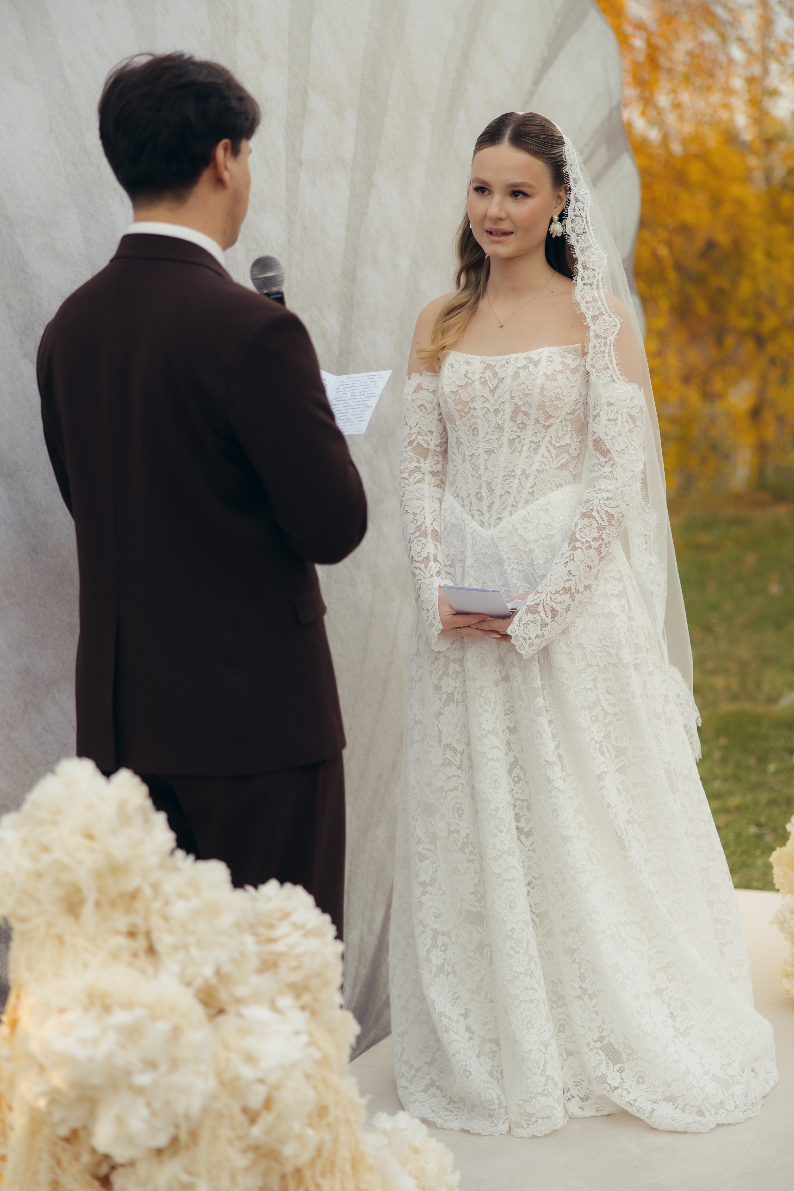 Таня и Тимур, утренние сборы в квартире и свадебный ужин. Фотограф любви в городе Казань