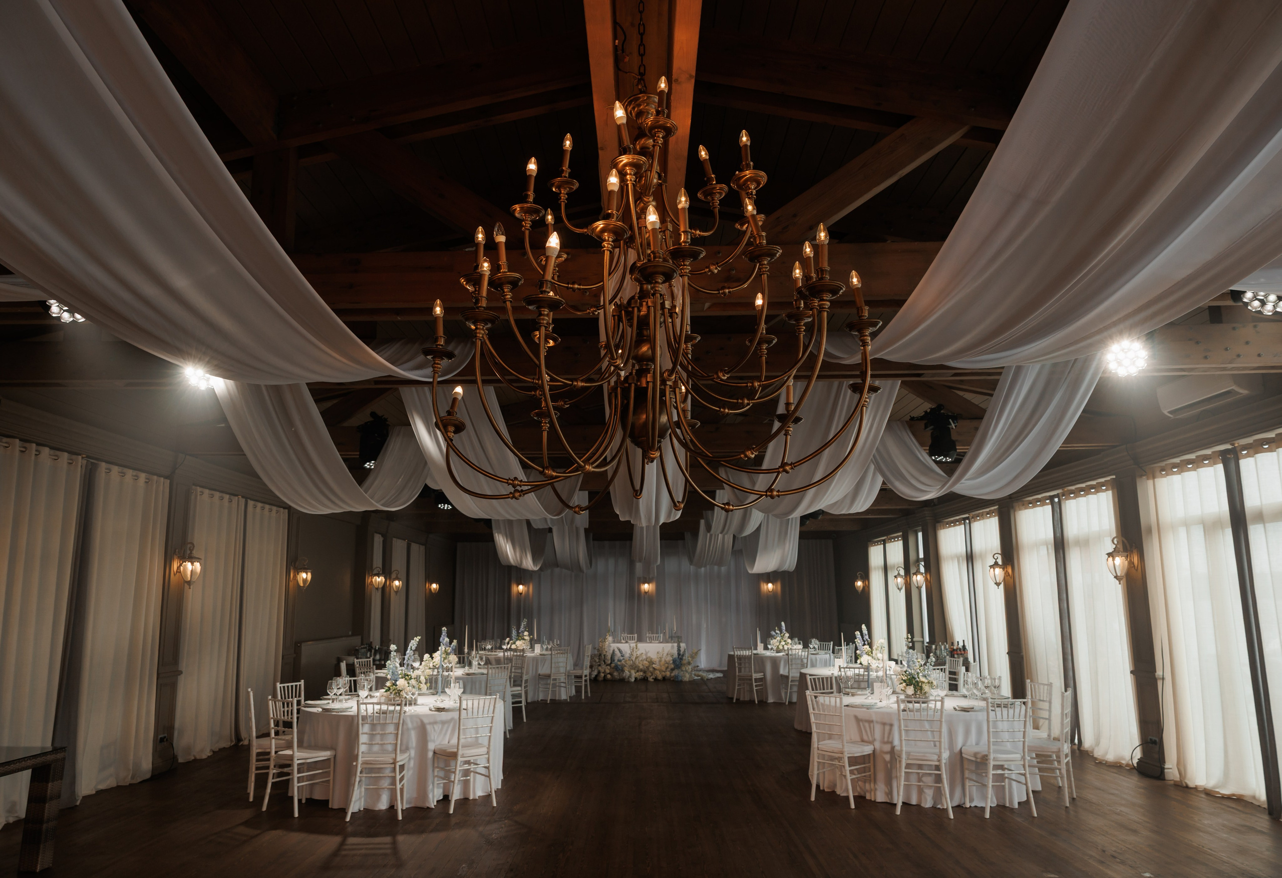 Свадебная фотосессия в отеле Сенешаль. Свадебный и репортажный фотограф (Москва, Королев и другие)