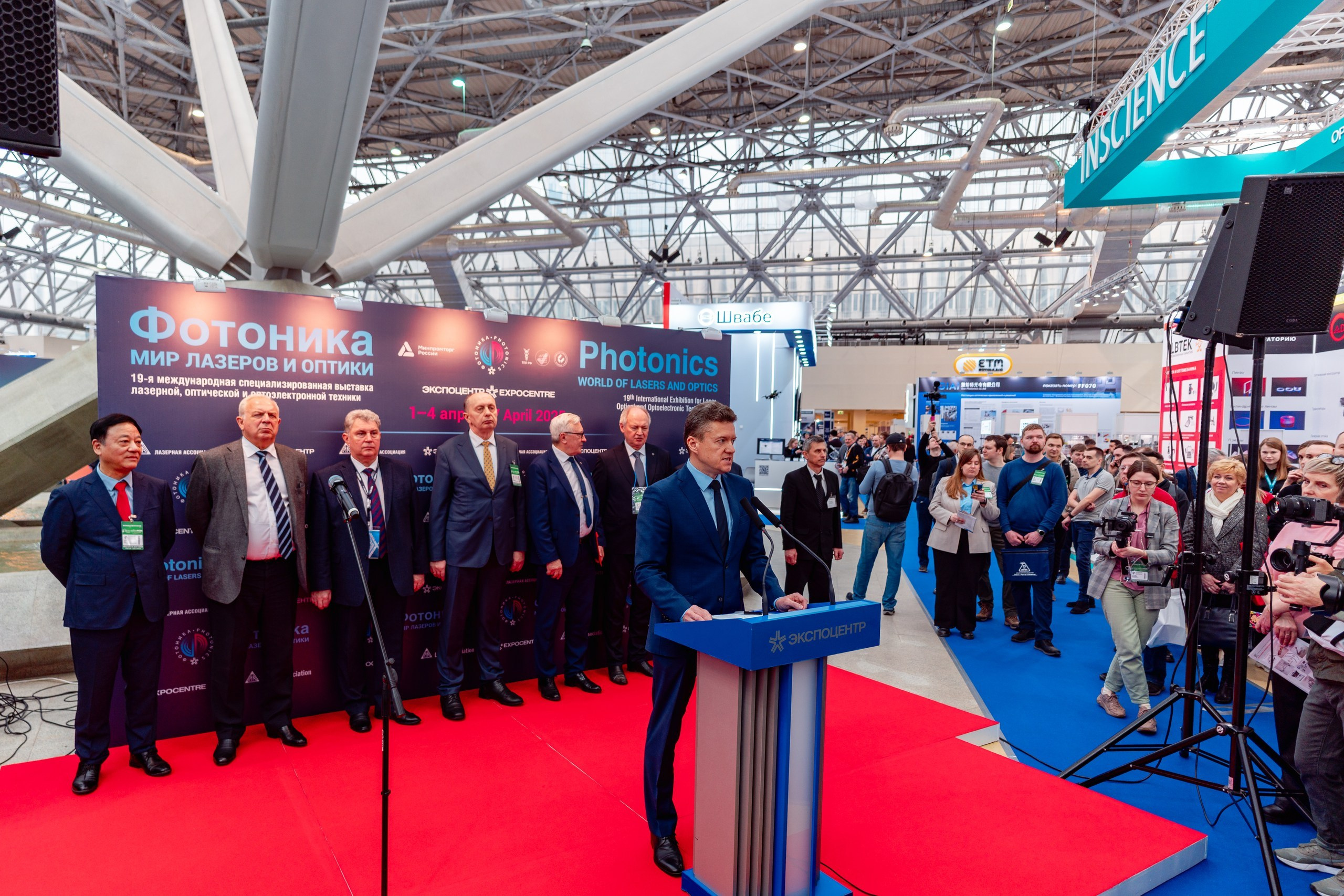 Фотограф на выставку. Репортажный фотограф в Москве Измалков Артем