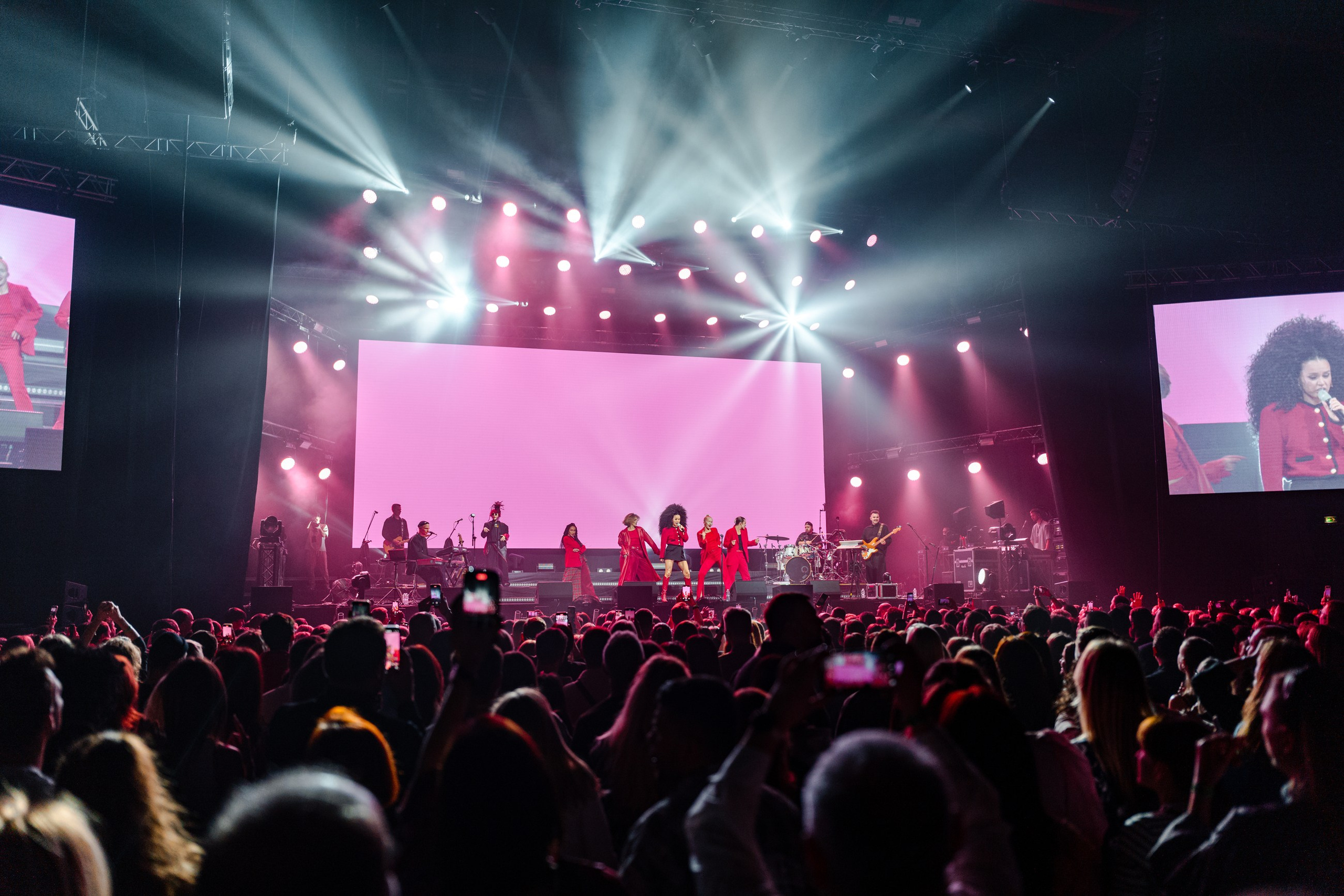 Фотографии с концерта Zivert в Ярославле. Репортажный фотограф в Москве Измалков Артем