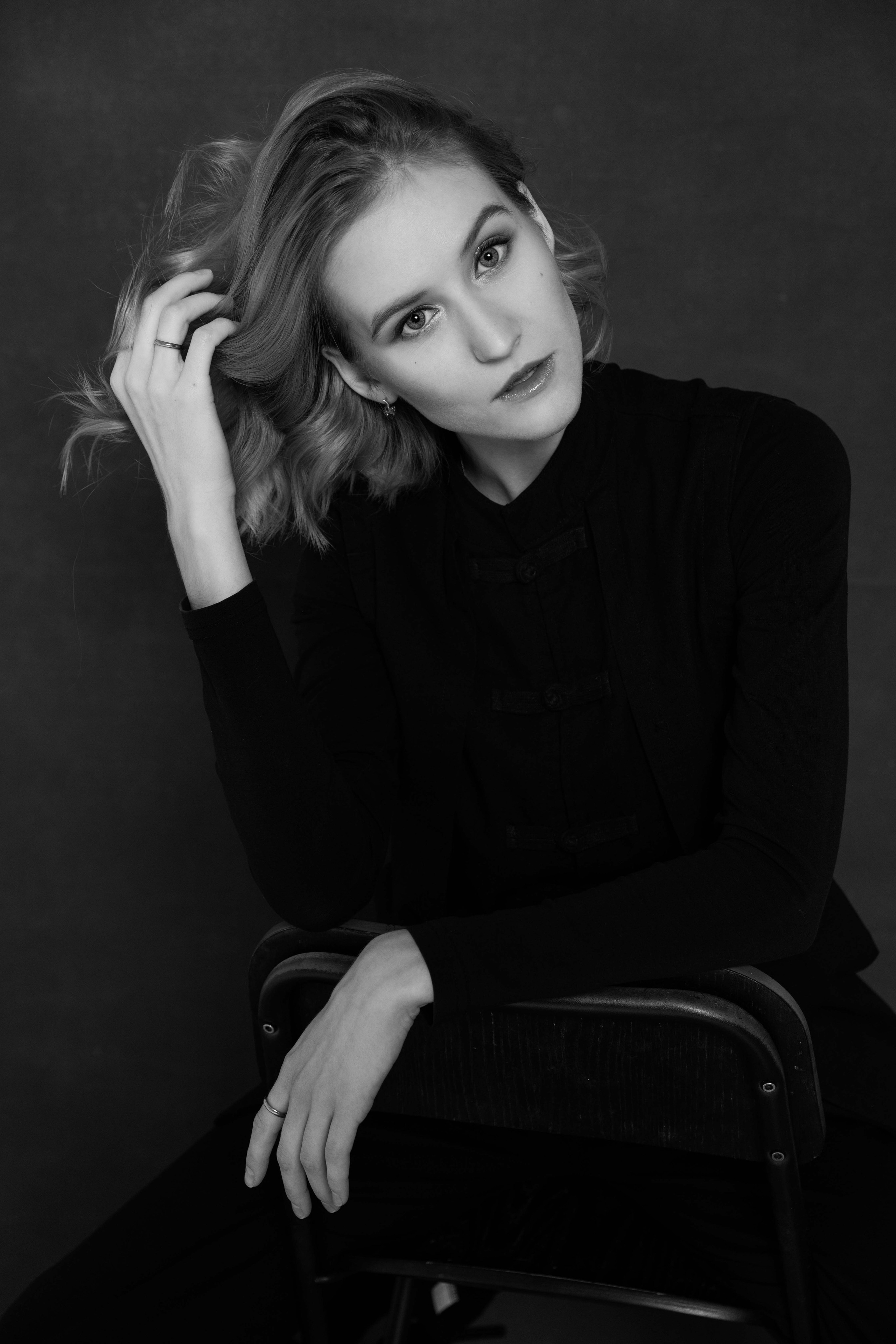 Portfolio. Volume II: «Портреты. Лица Ленинград Центра без масок». Ира Сафронова — фотограф и нейровизуализатор | бизнес-съёмки, портреты, нейровизуалы для брендов, Санкт-Петербург и Москва