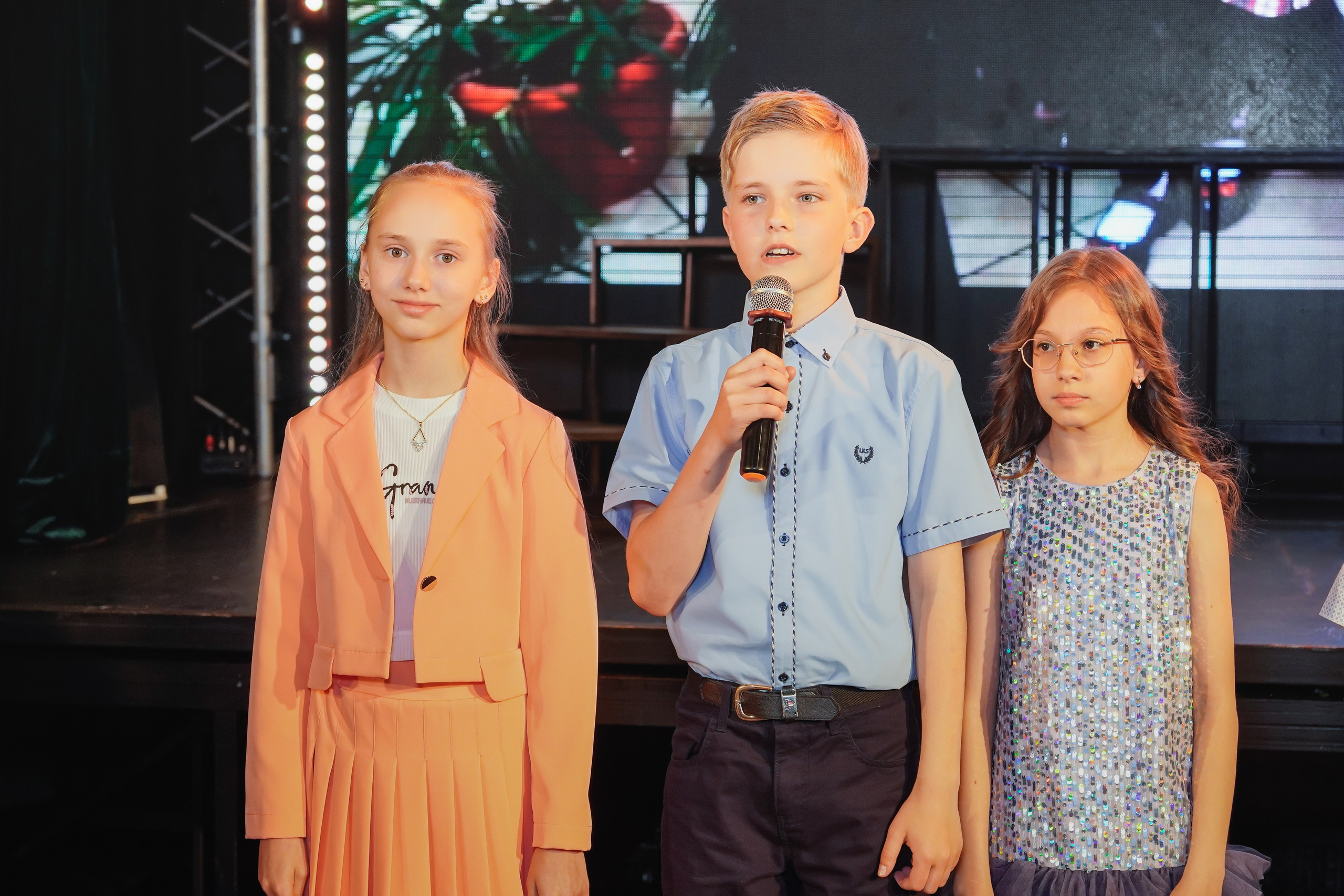 Выпускной. Занимаюсь профессиональной фотографией и живу рядом с Байкалом. Работаю в разных жанрах