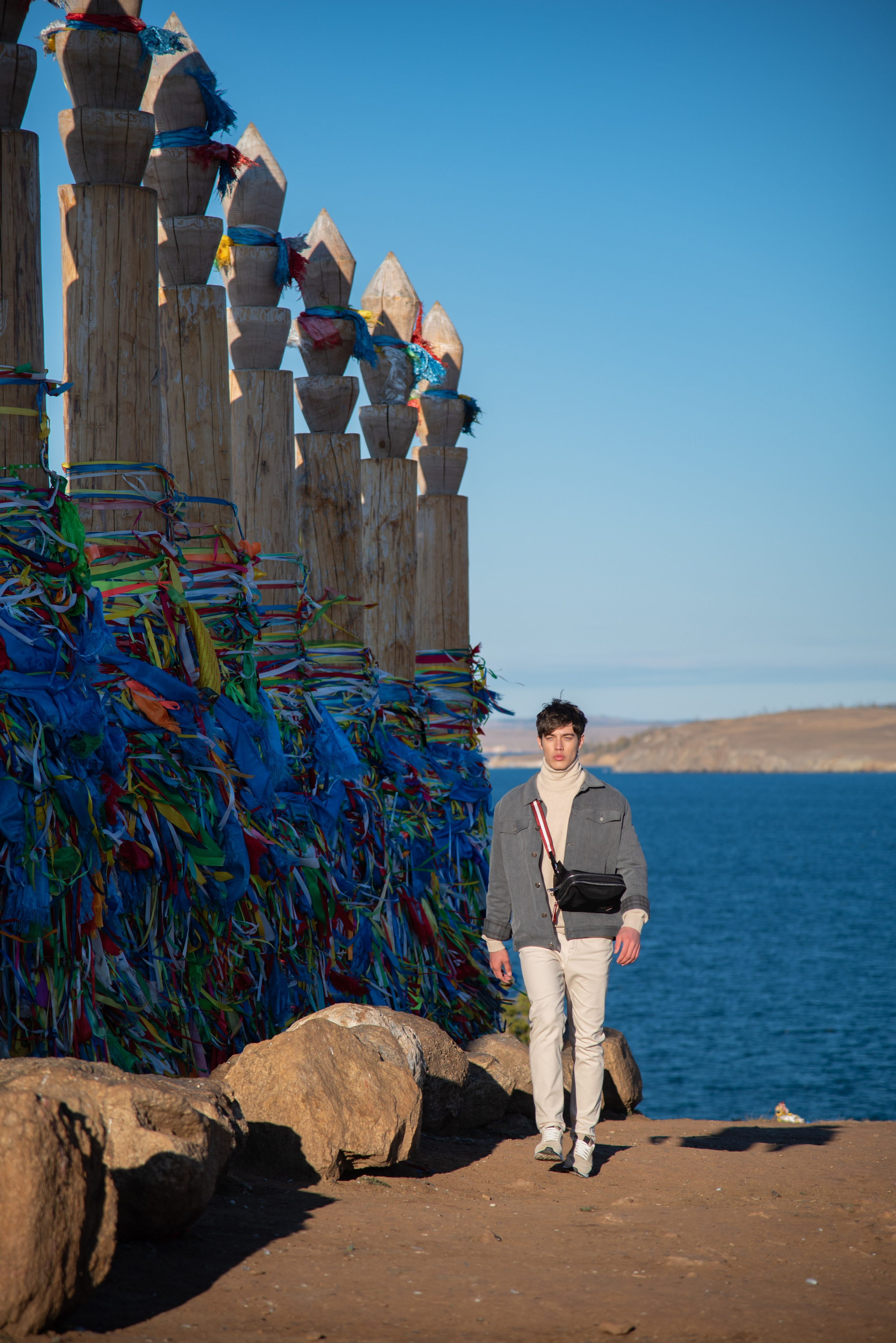 Съёмка одежды на Ольхоне. Занимаюсь профессиональной фотографией и живу рядом с Байкалом. Работаю в разных жанрах