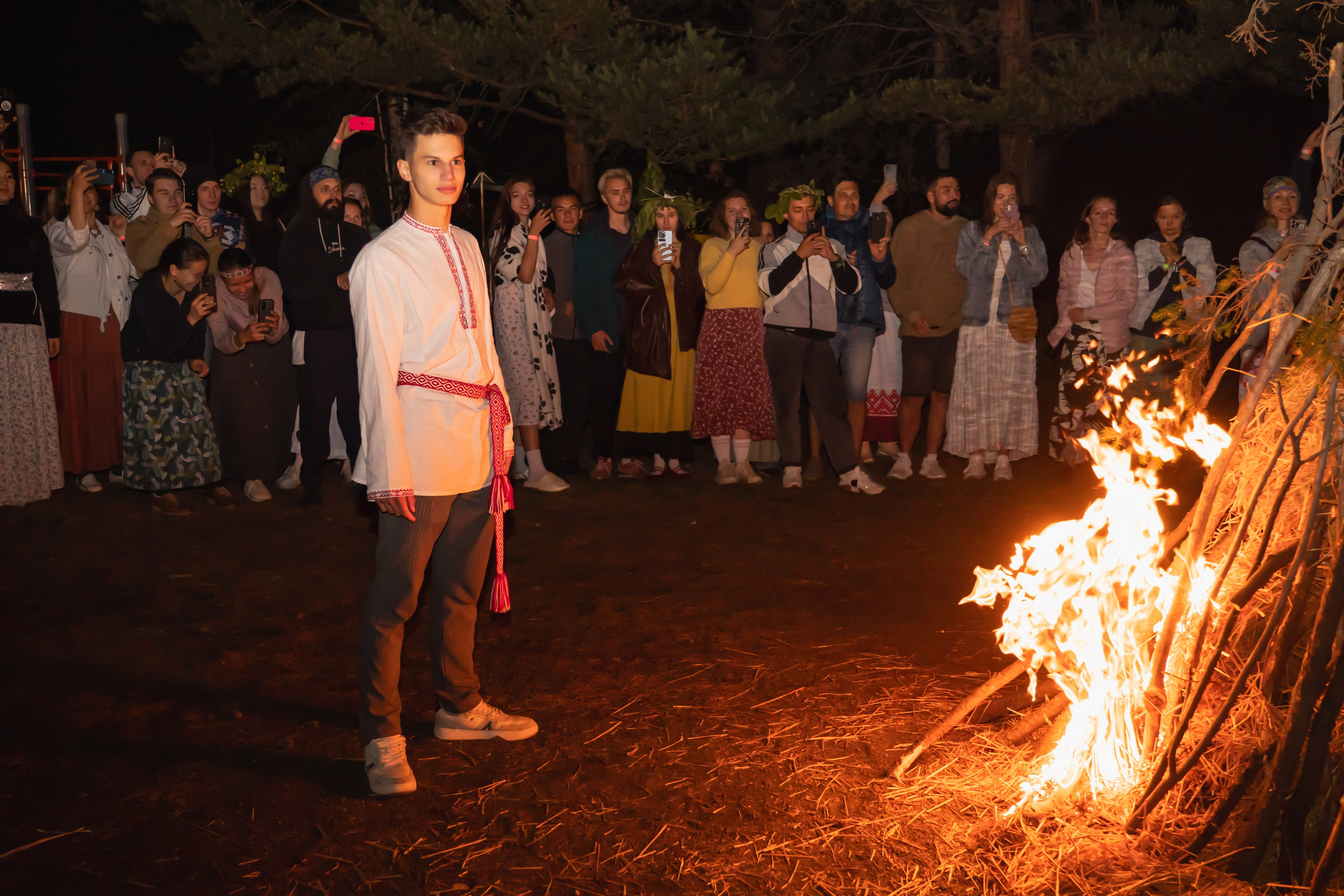 Белорусское Купалье. Занимаюсь профессиональной фотографией и живу рядом с Байкалом. Работаю в разных жанрах