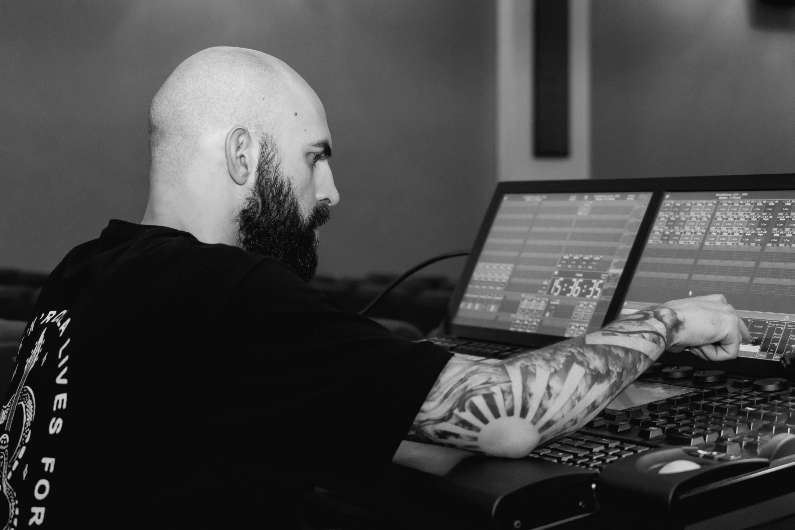 Backstage. Занимаюсь профессиональной фотографией и живу рядом с Байкалом. Работаю в разных жанрах