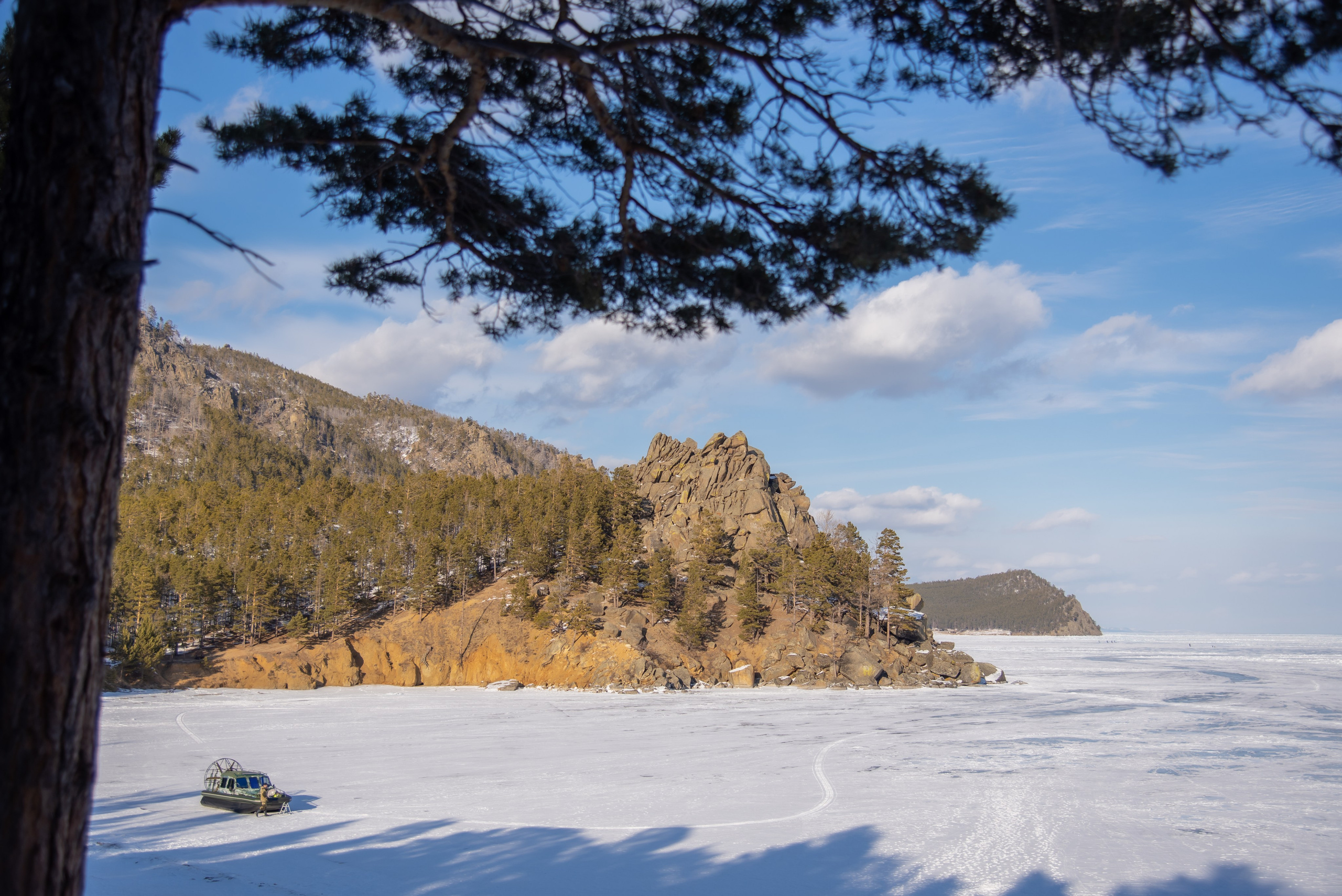 Большое Голоустное. Байкал. Занимаюсь профессиональной фотографией и живу рядом с Байкалом. Работаю в разных жанрах