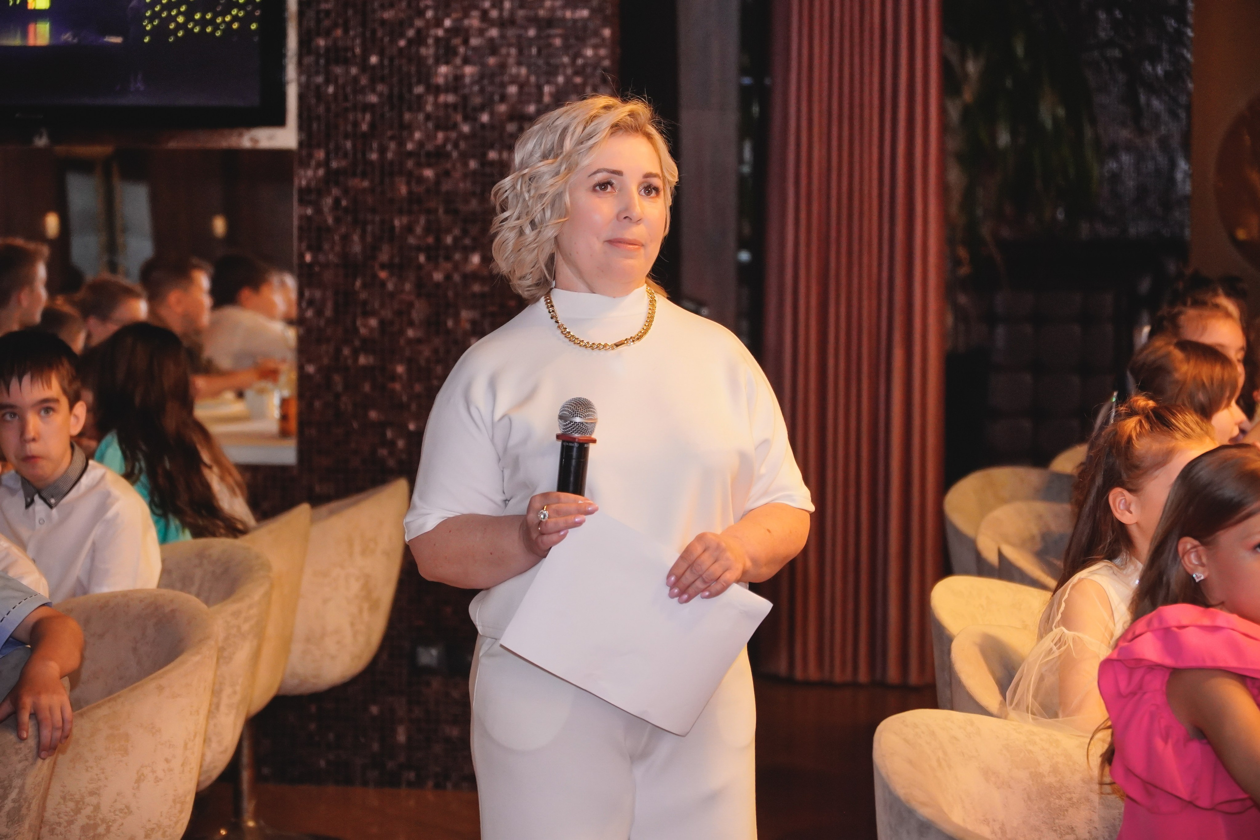 Выпускной. Занимаюсь профессиональной фотографией и живу рядом с Байкалом. Работаю в разных жанрах