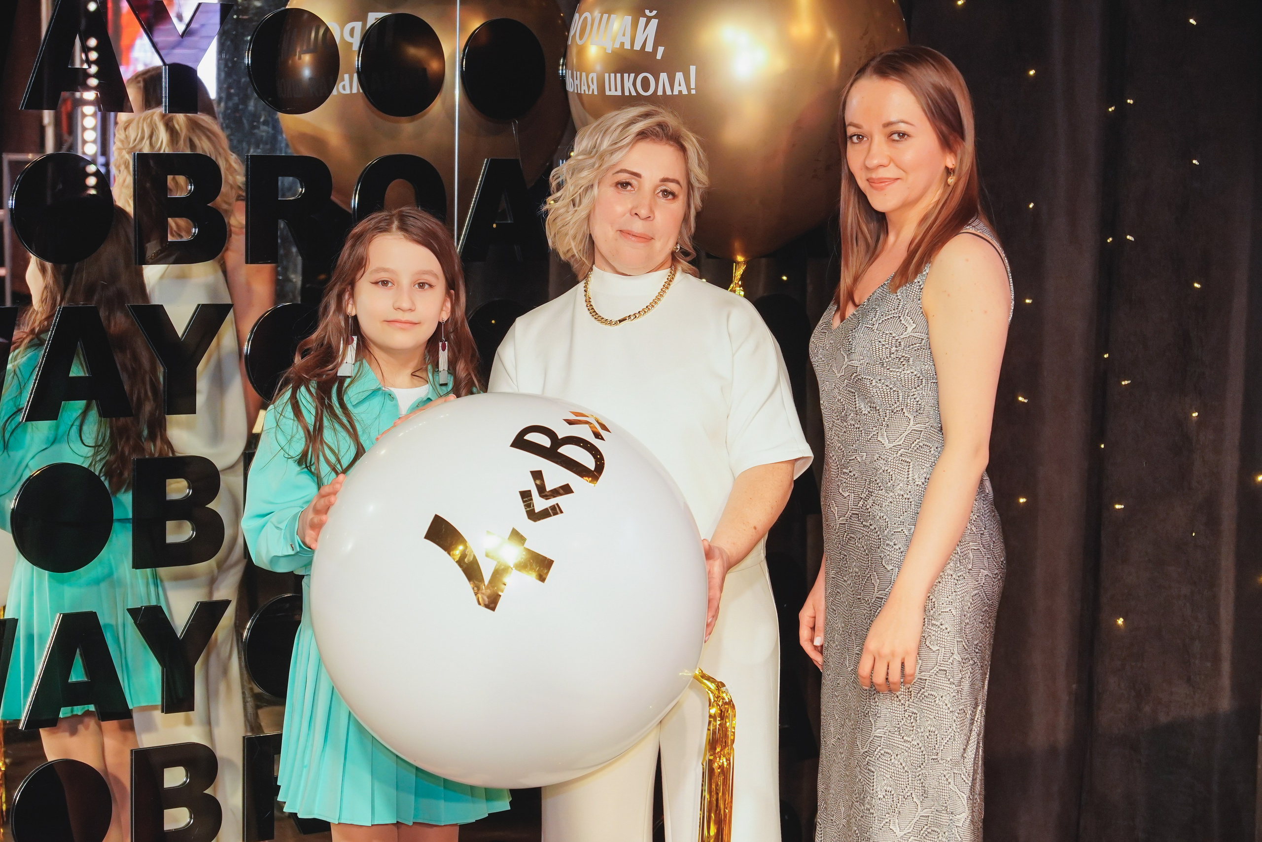 Выпускной. Занимаюсь профессиональной фотографией и живу рядом с Байкалом. Работаю в разных жанрах