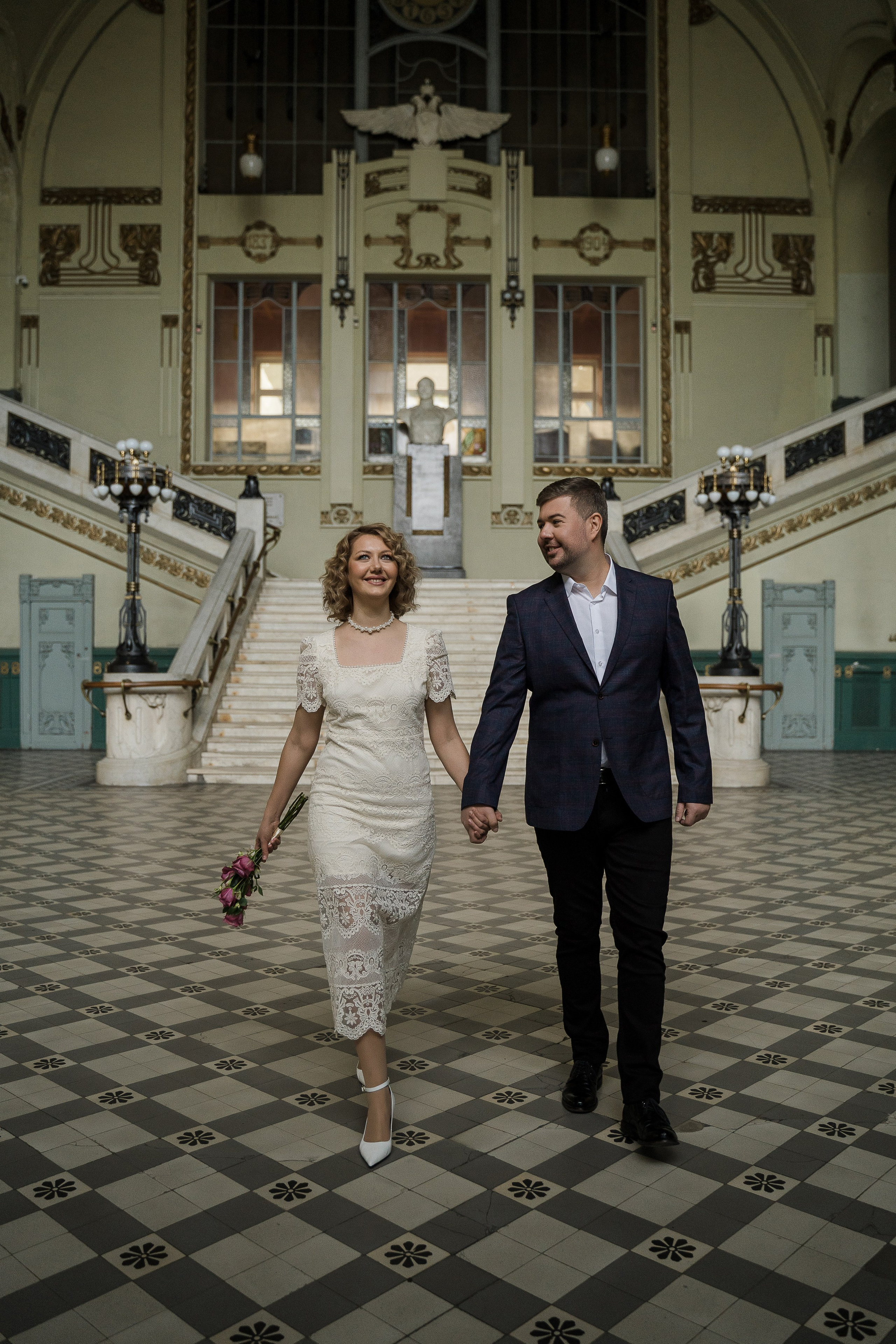 Свадебная фотосессия на Витебском вокзале. Свадебный и семейный фотограф в Пушкине и Санкт-Петербурге Мария Филиппова