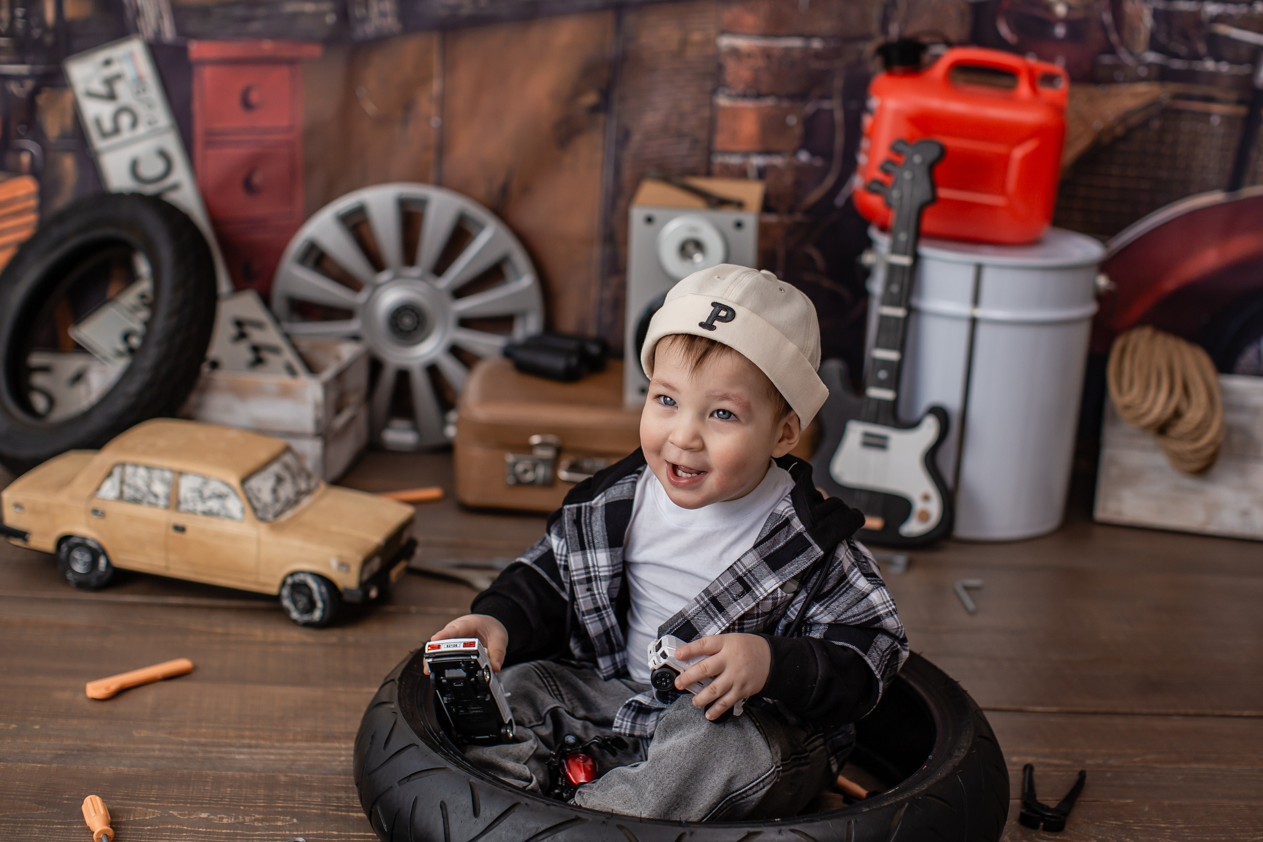 Фотодень " ГАРАЖ «(для 1-4 года) 20.09.26 г запись идёт. Детский семейный фотограф на первый годик город Новосибирск Дымова Светлана пакеты всё включено 1-3 года