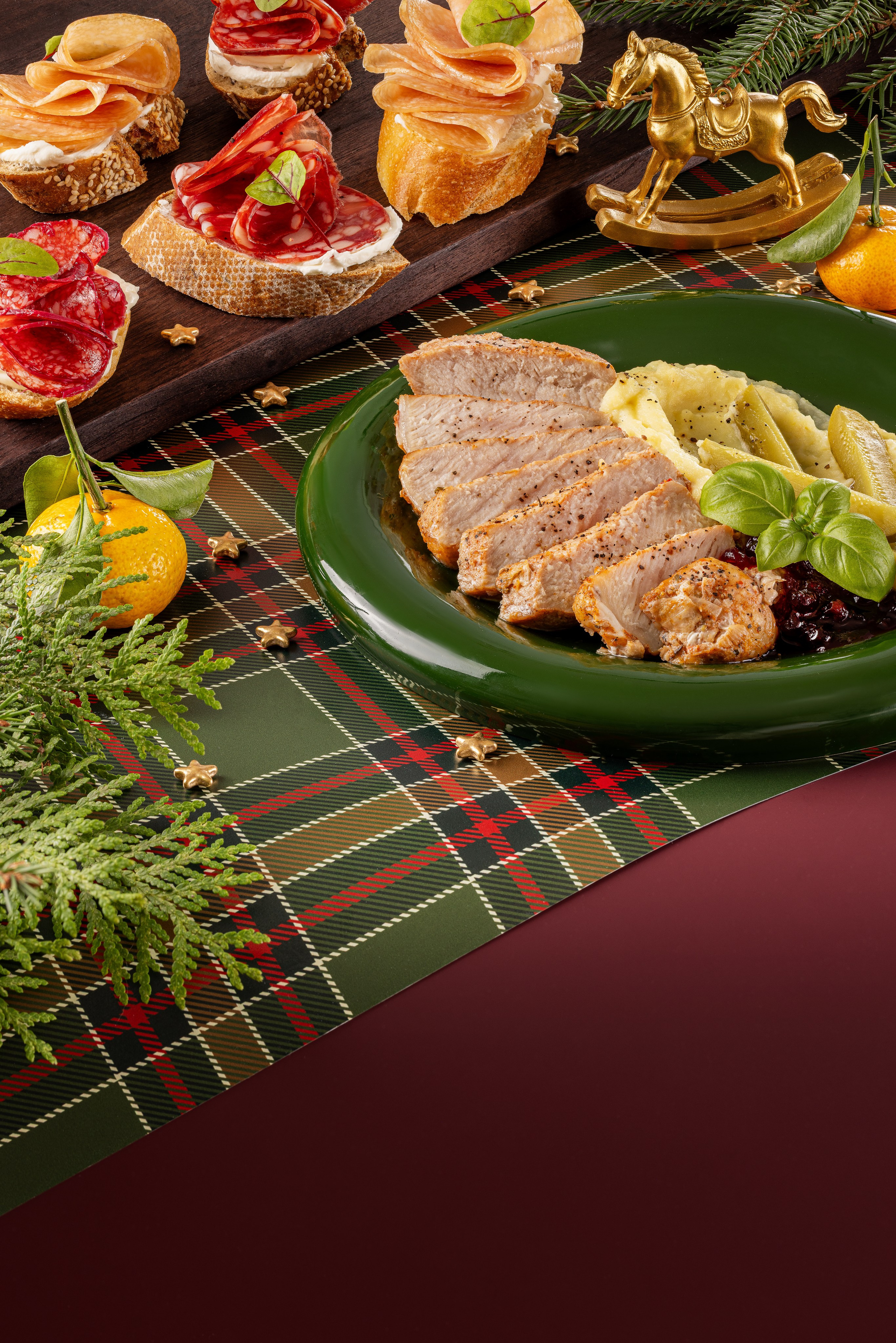 Новогоднее оформление для сети магазинов «Раменский Деликатес». Юлия Космо — фуд-фотограф, предметный стилист, Москва