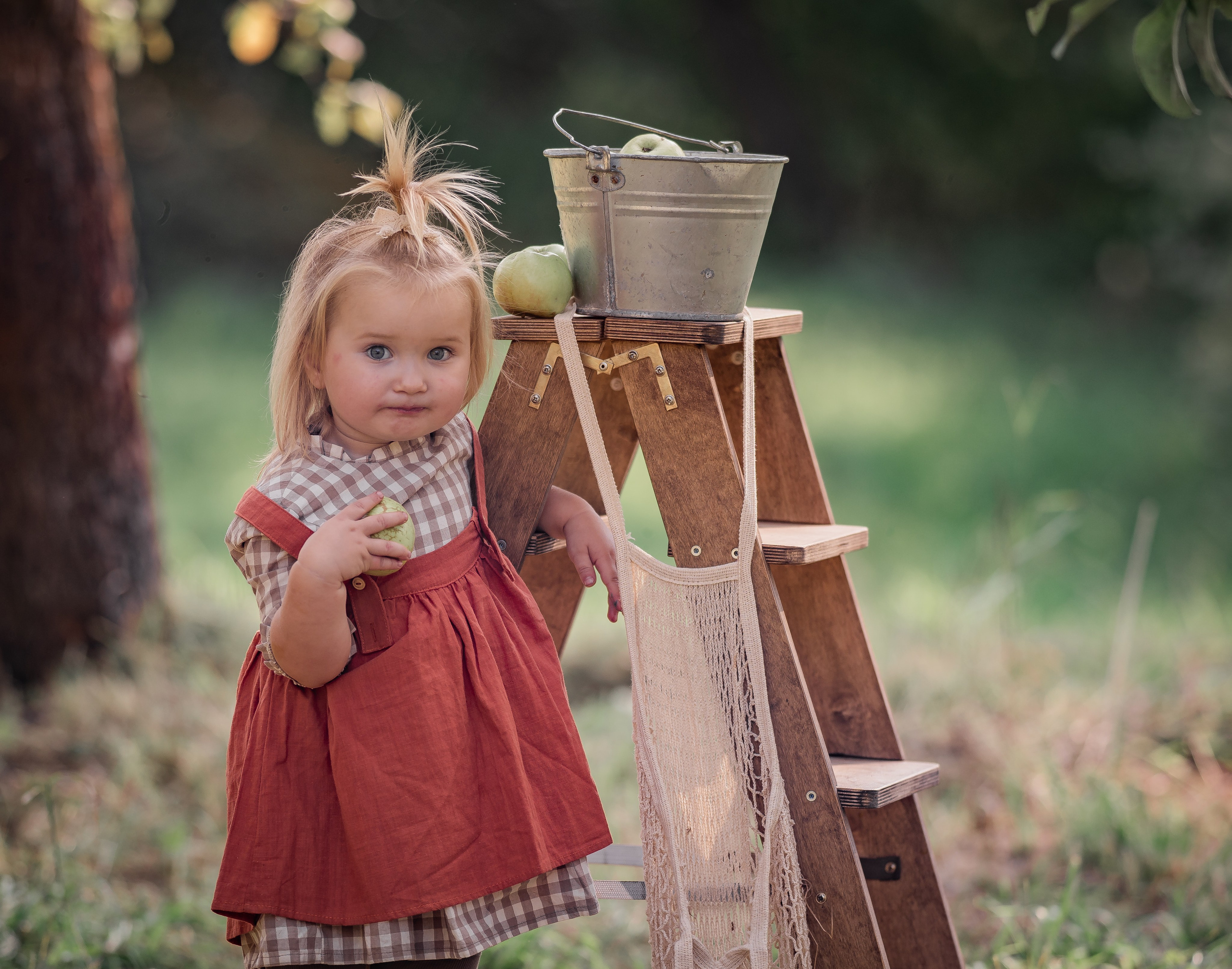 Яблочный сад. Семейный фотограф Ефремова Виктория
