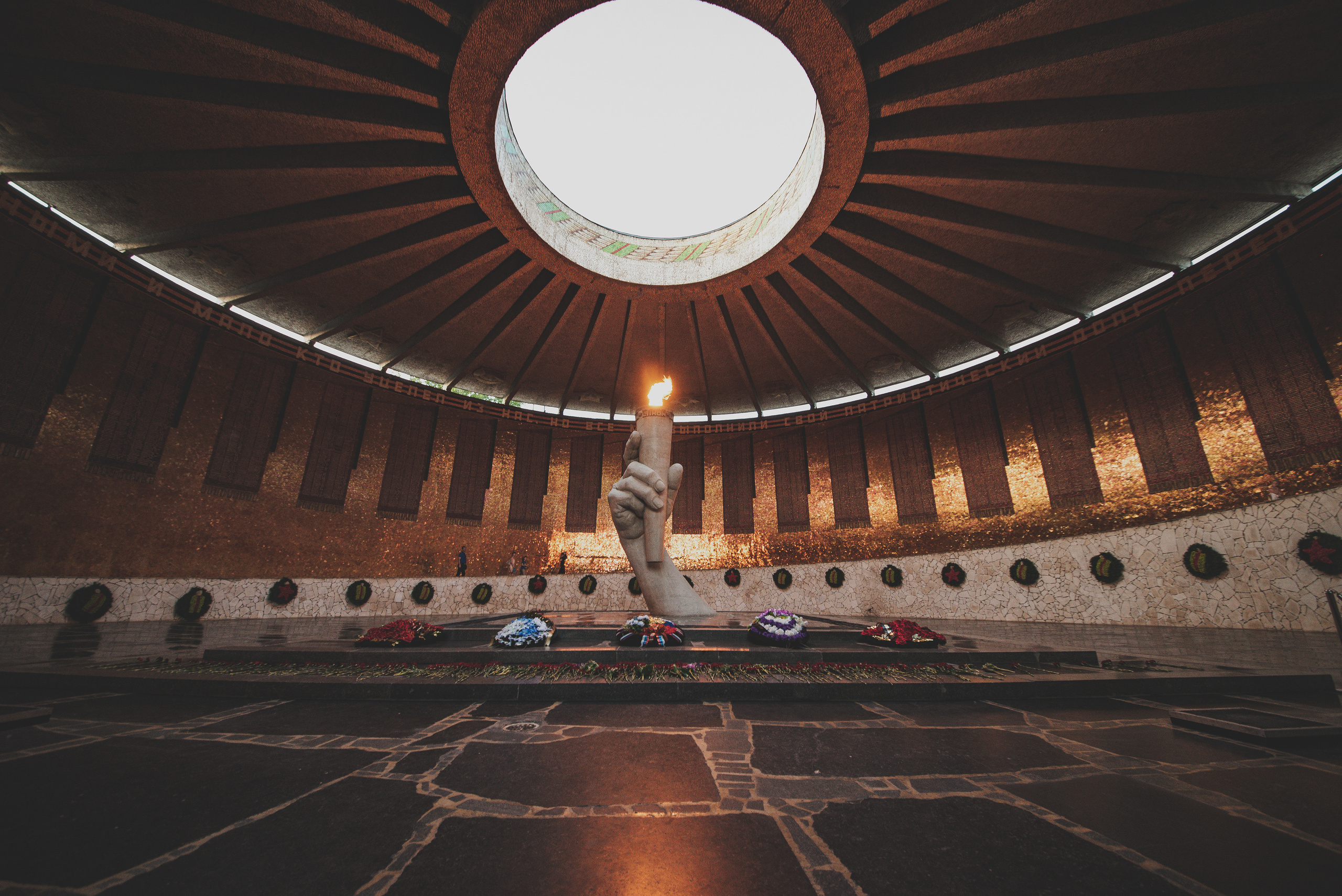 Зал Славы на Мамаевом Кургане с Вечным огнём