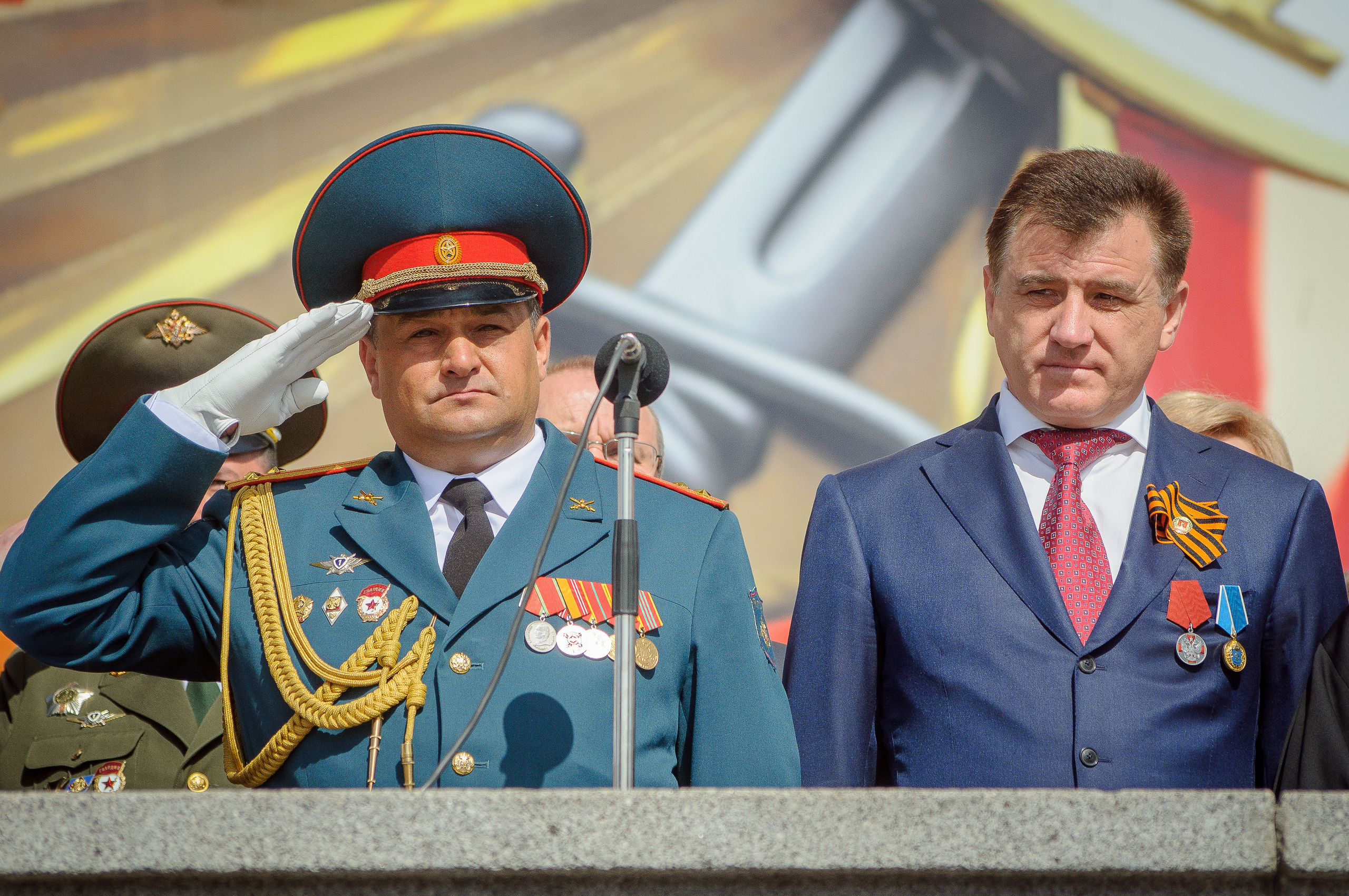 Губернатор Волгоградской области Сергей Баженов на параде 9 мая